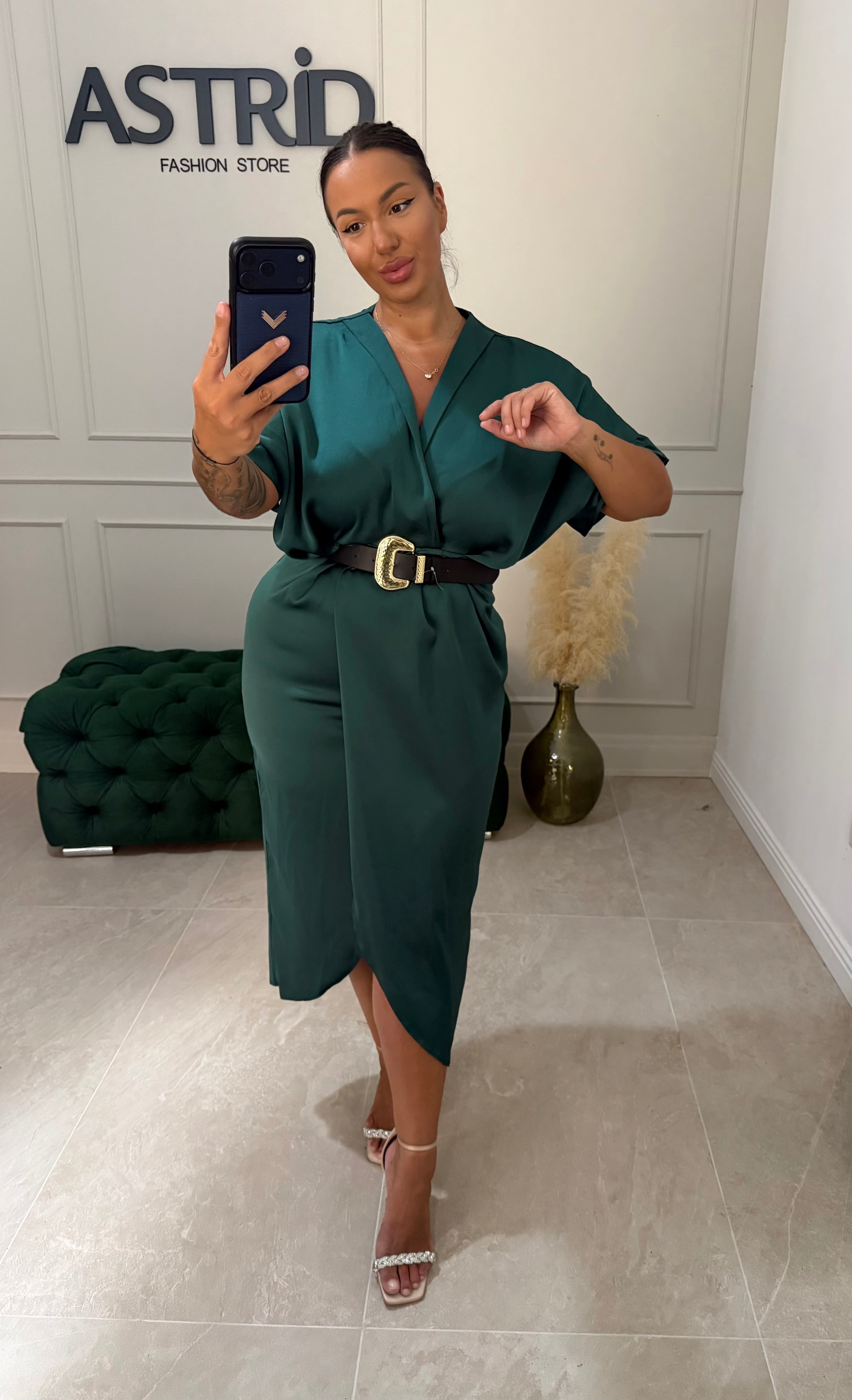 Rochie Tilli midi din satin cu crapatura in fata