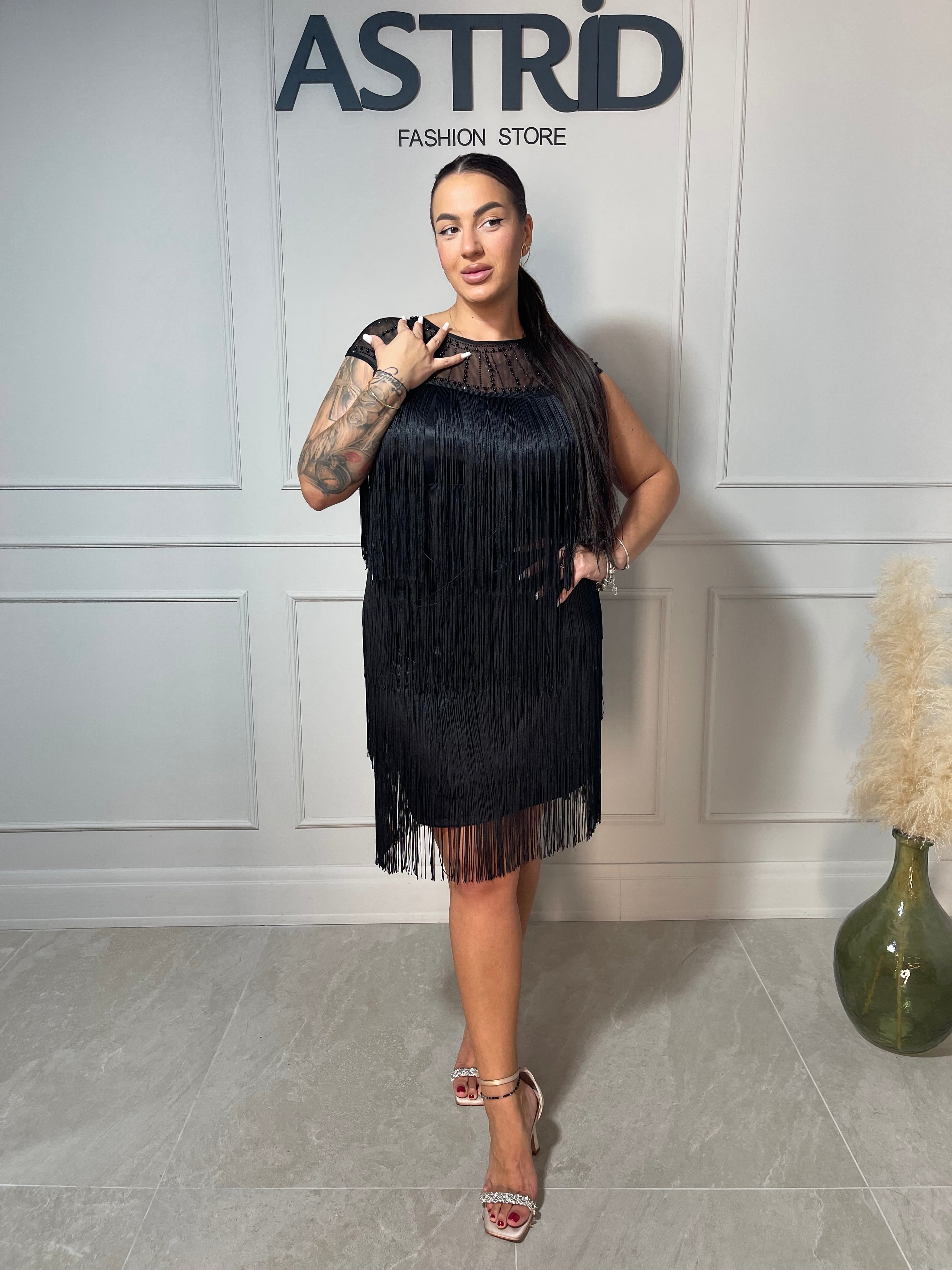 Rochie Amelia midi neagră cu aplicații biluțe la bust și franjuri