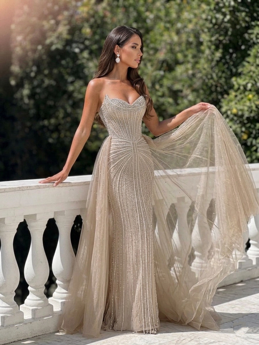 Rochie Queen lunga din pietre si perle cu trena detașabila