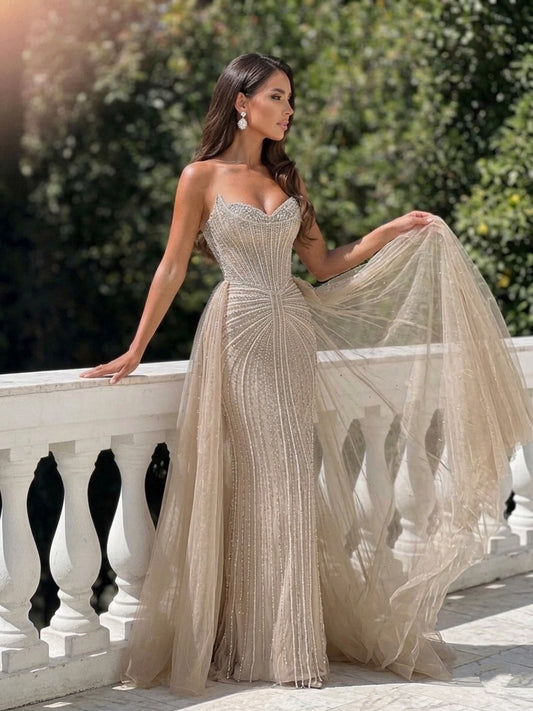 Rochie Queen lunga din pietre si perle cu trena detașabila