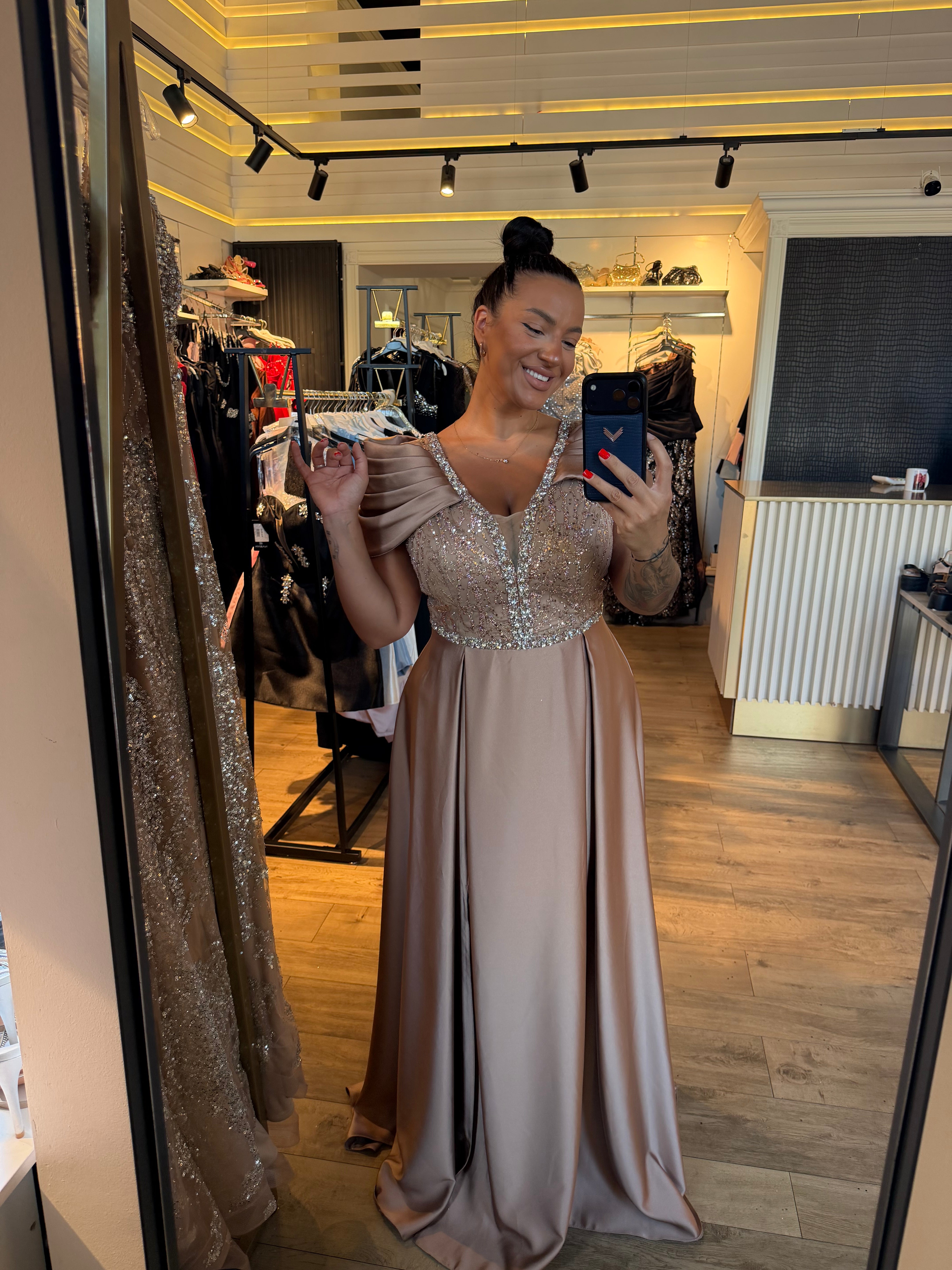Rochie Glace lunga din tafta satinata cu bust decorat si pietre si paiete