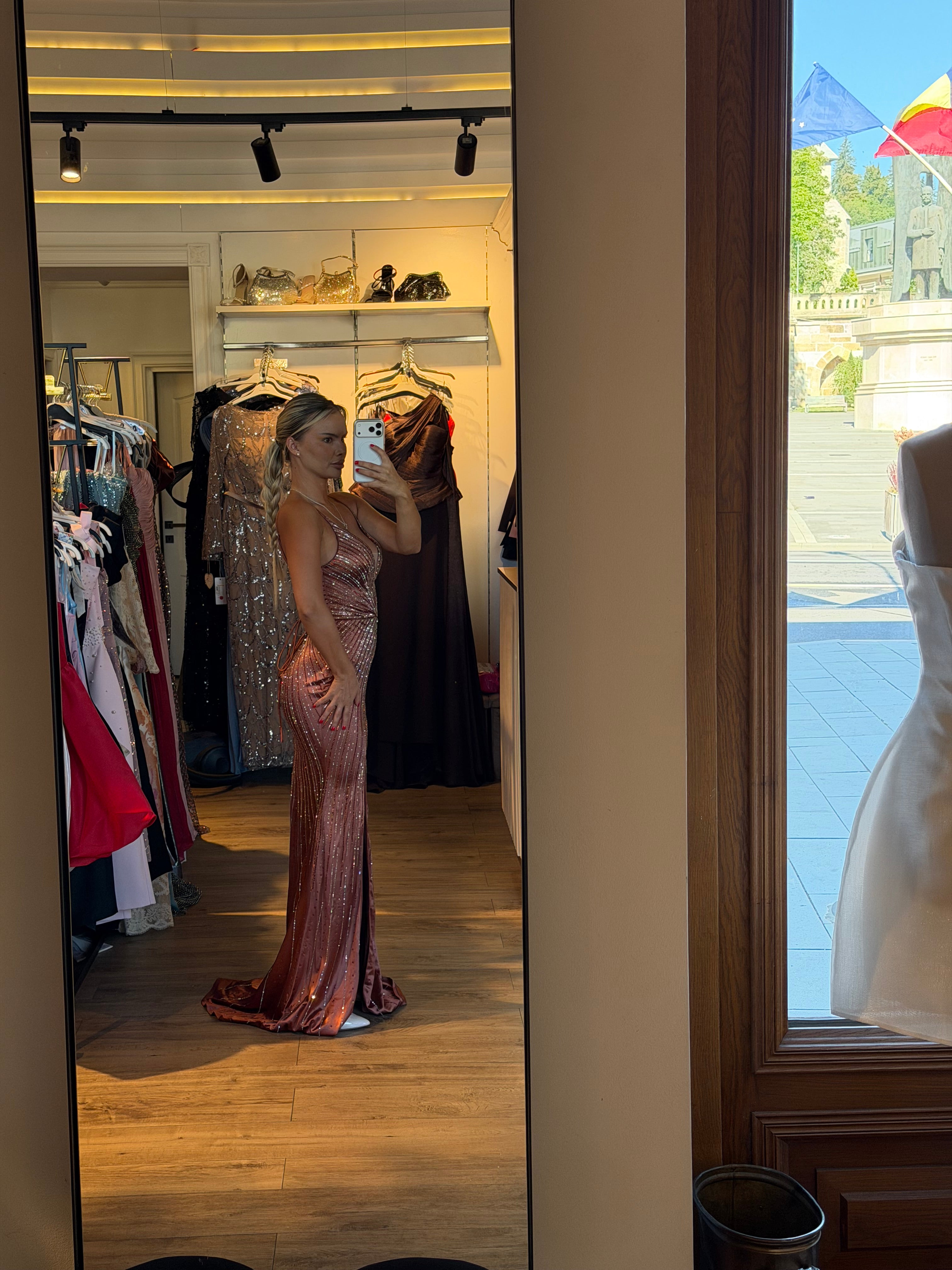 Rochie Crista lunga decorata cu pietre si corset