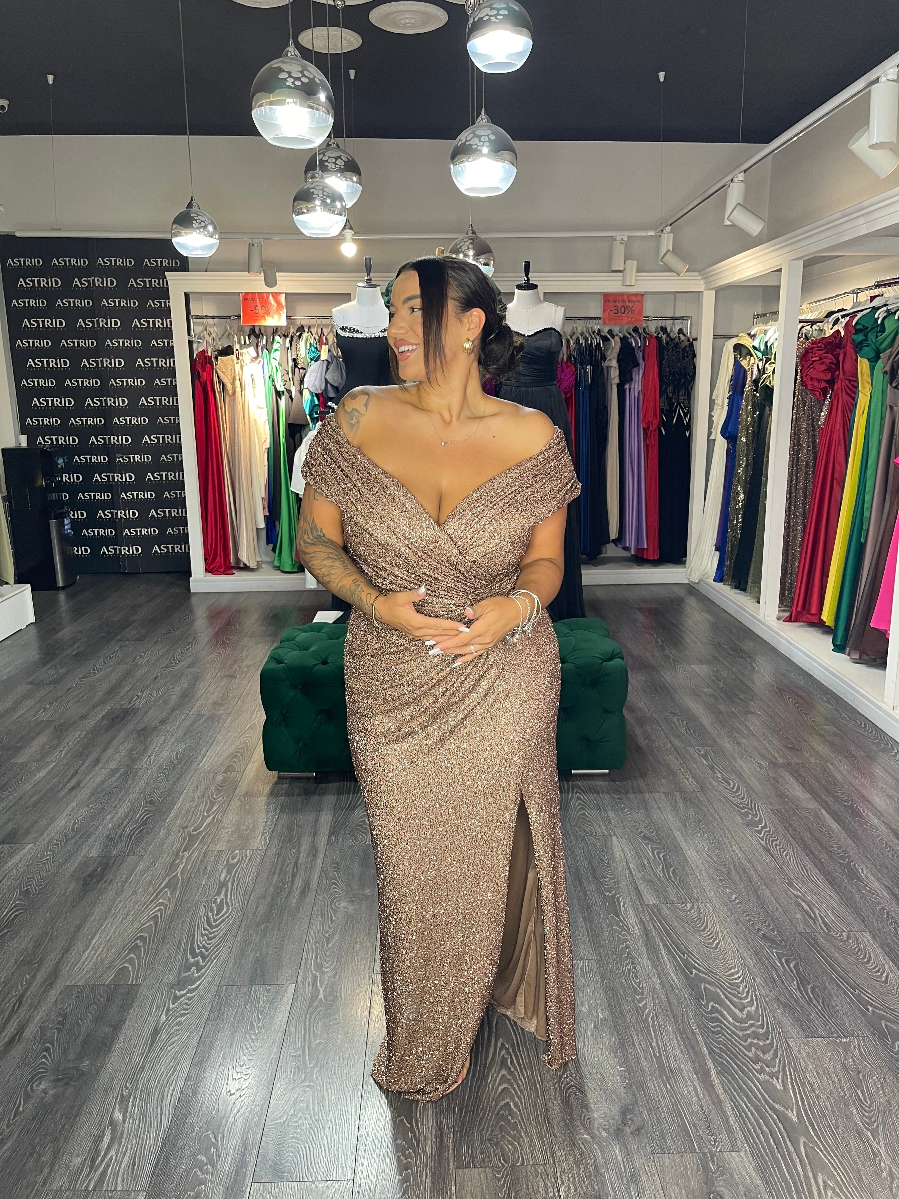 Rochie Melanie lungă decolteu tip bărcuță și aplicații mărgeluțe mici