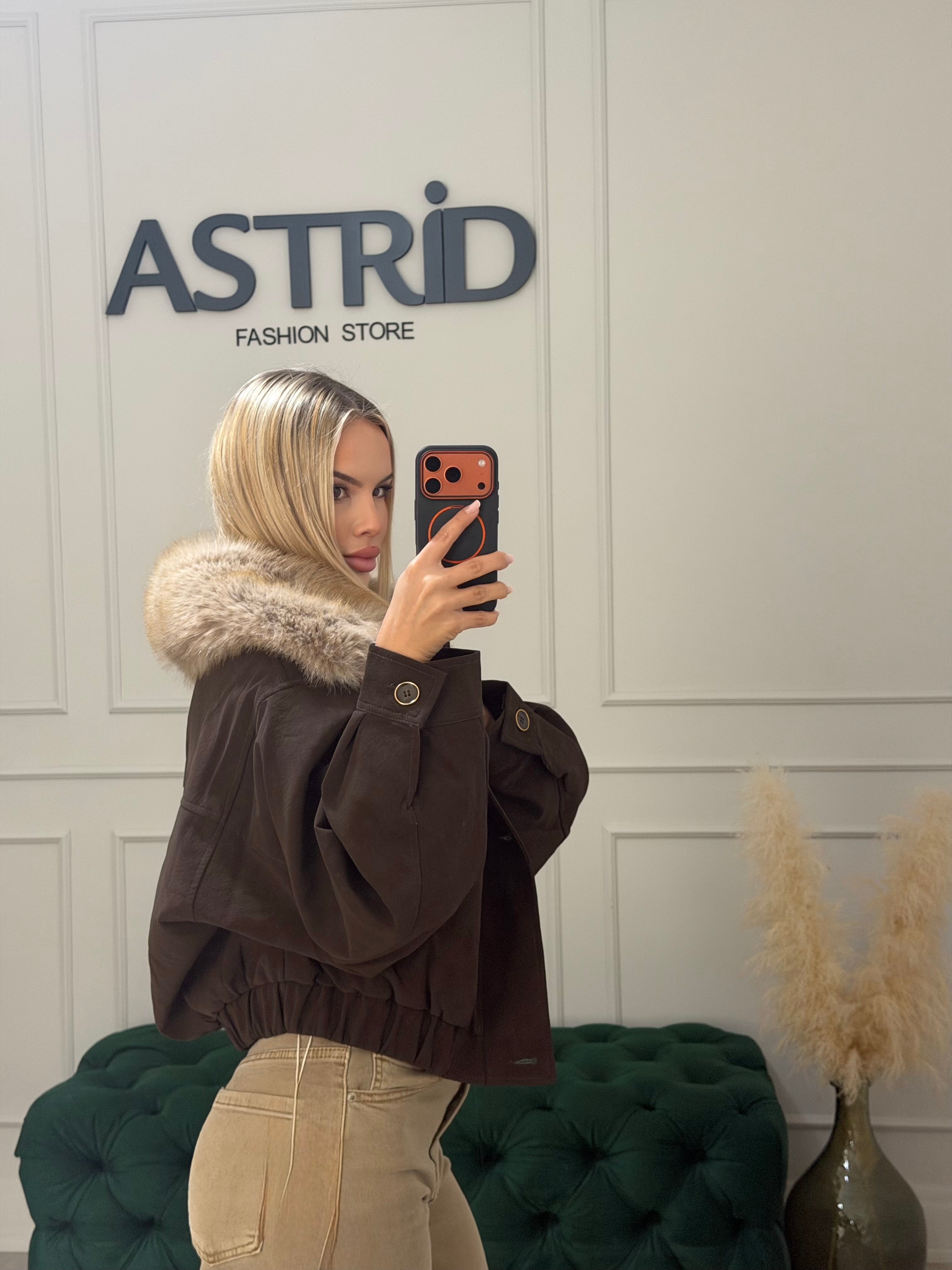 Geaca Serenity din eco piele mată cu blana artificiala la guler si interior