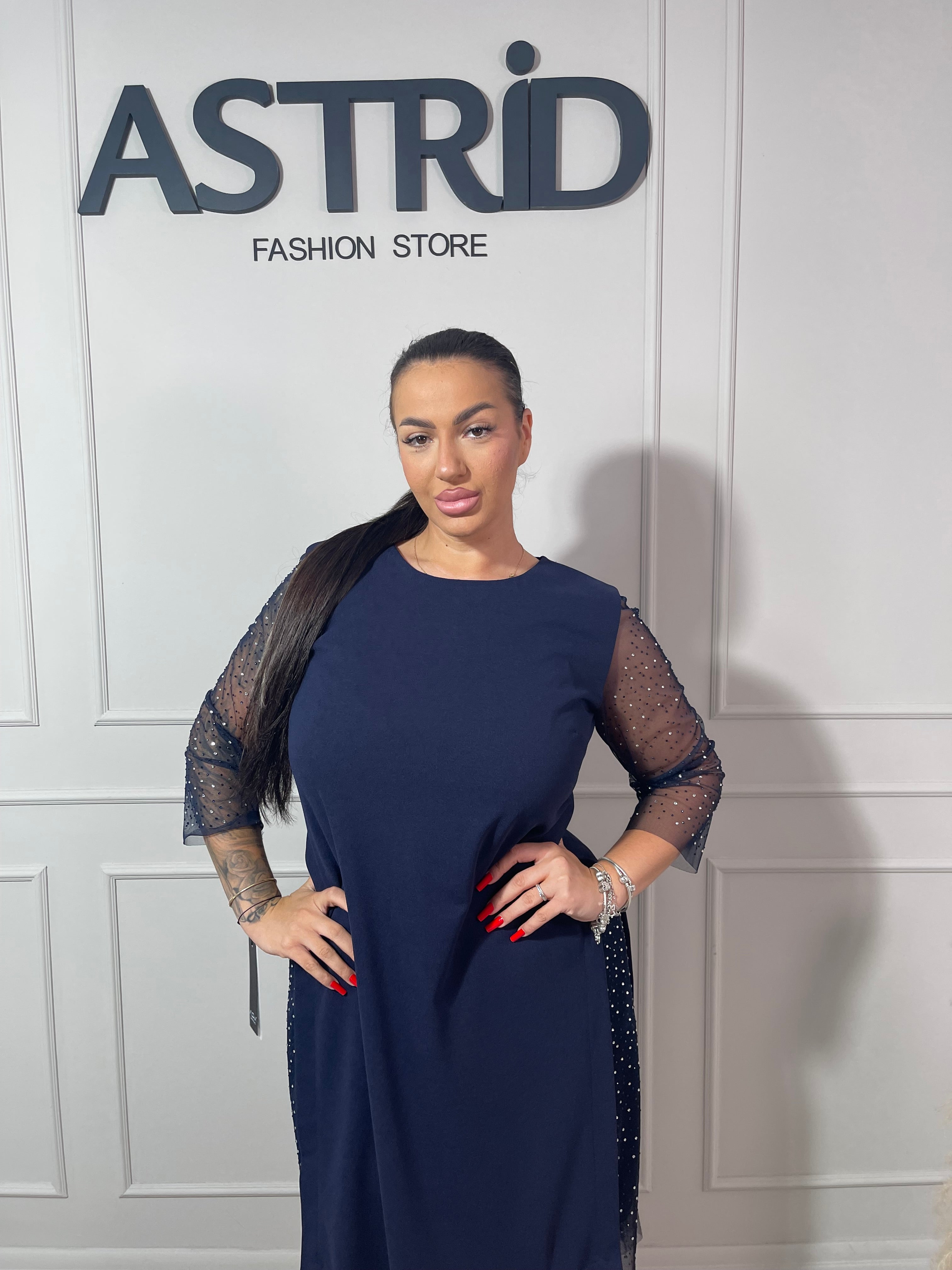 Rochie Sofia midi aplicații pietre pe mâneci și lateral
