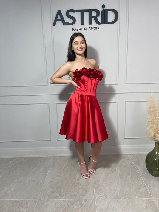 Rochie Ama scurtă în cloș cu trandafiri la bust