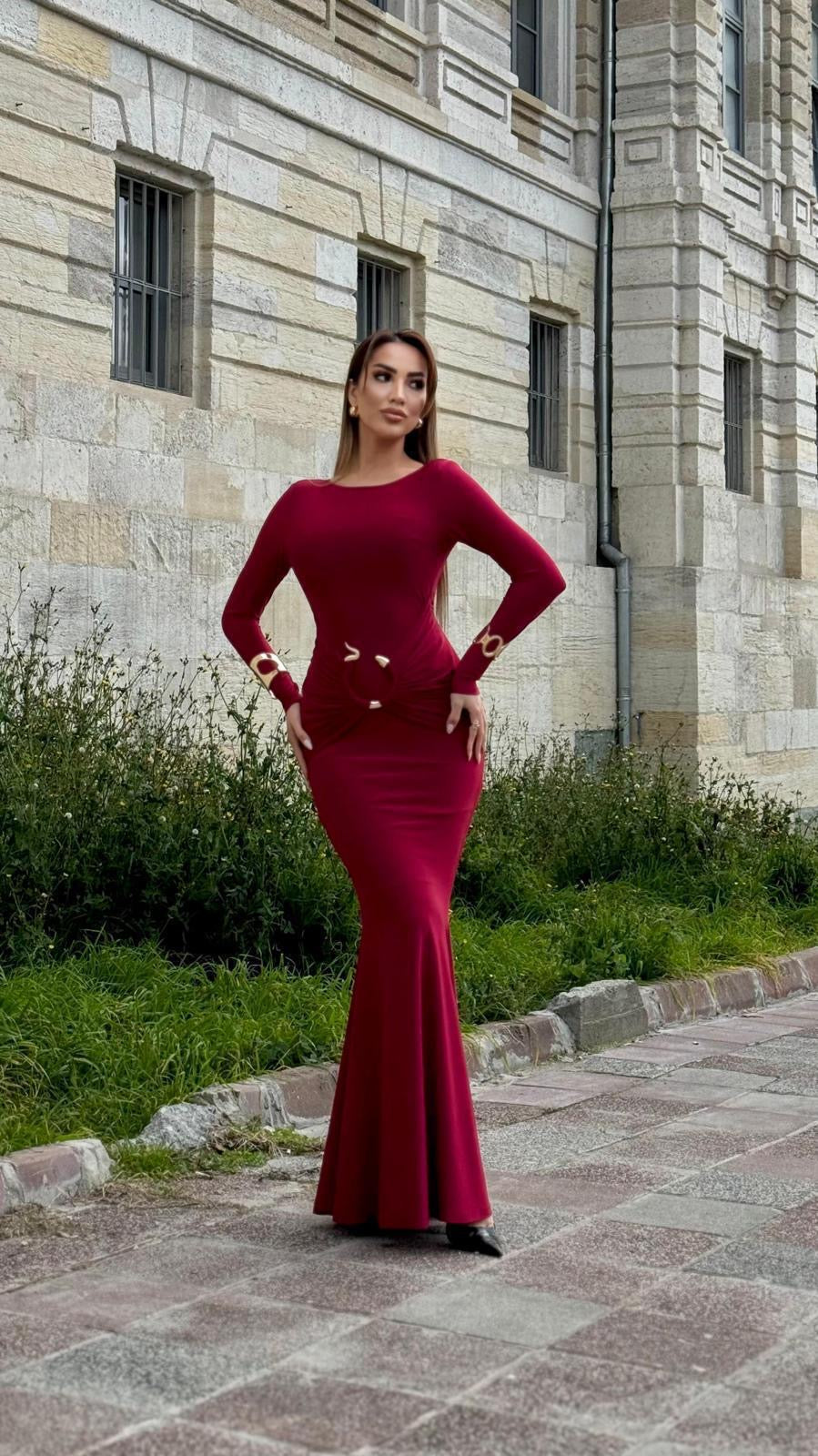 Rochie Sonya cu mânecă lungă și spate gol accesoriu la mâna și în talie