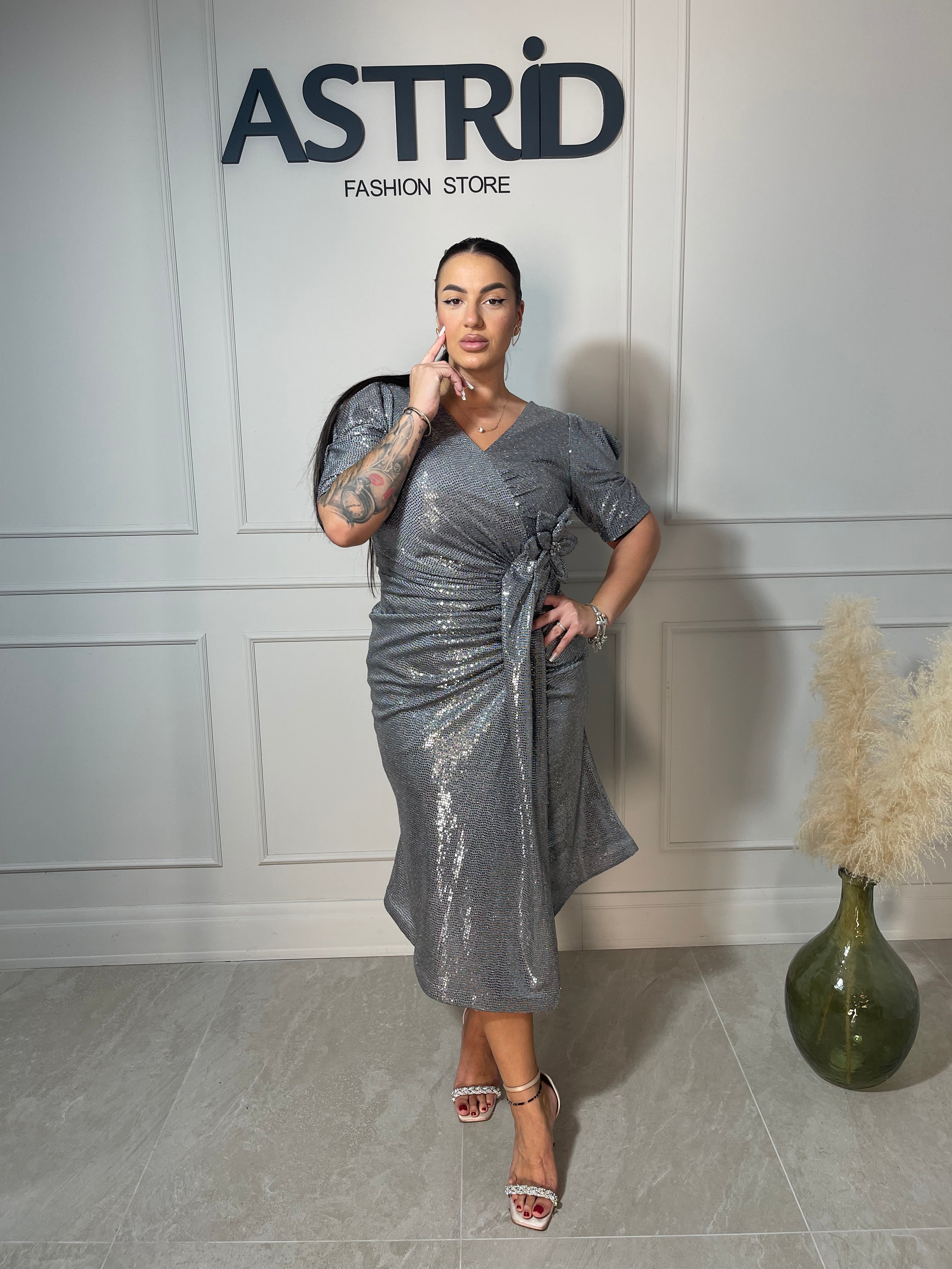 Rochie Viki midi aplicații paiete și falduri în talie