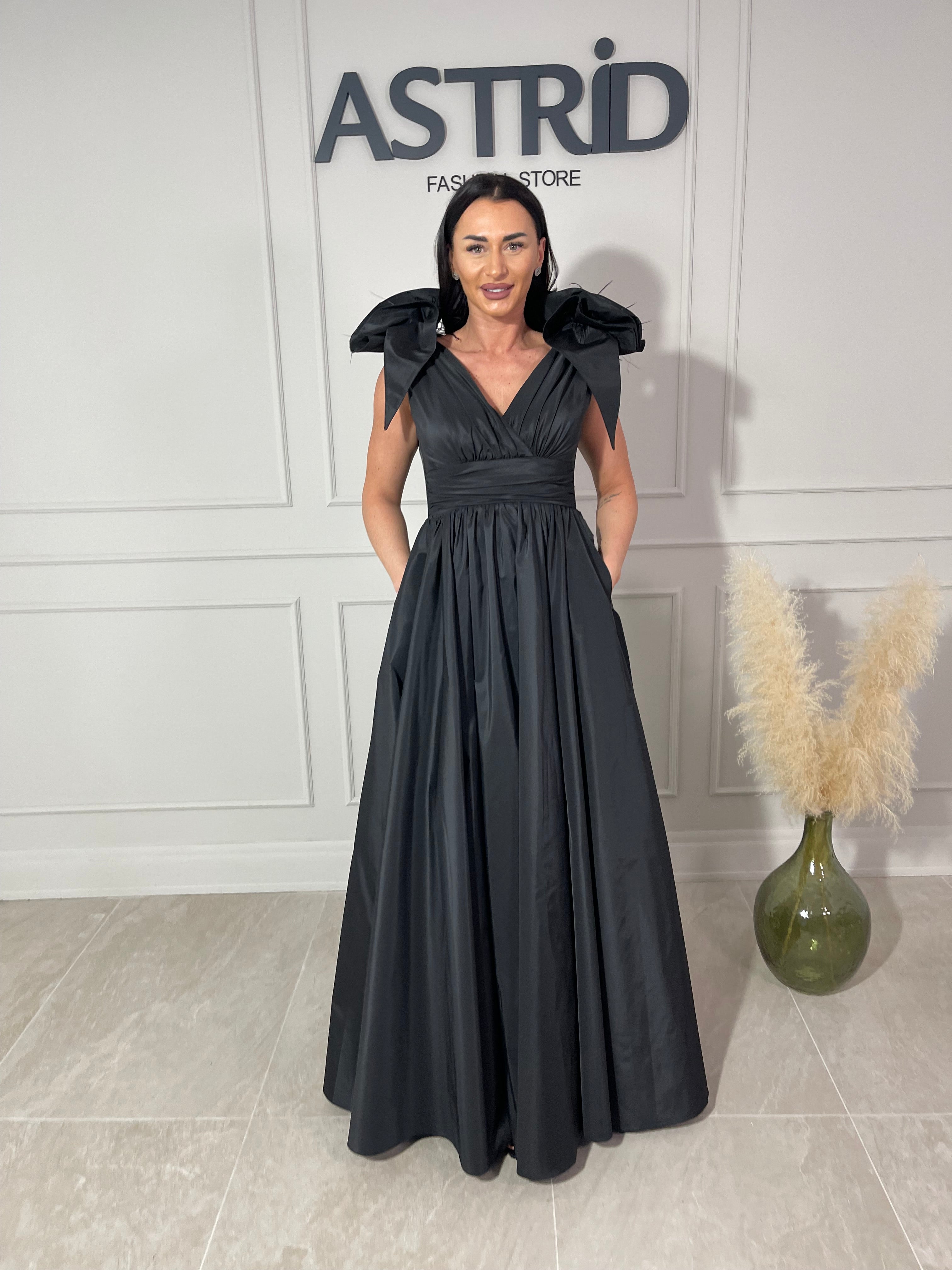 Rochie Olivia lungă din tafta cu buzunare și flori pe umăr