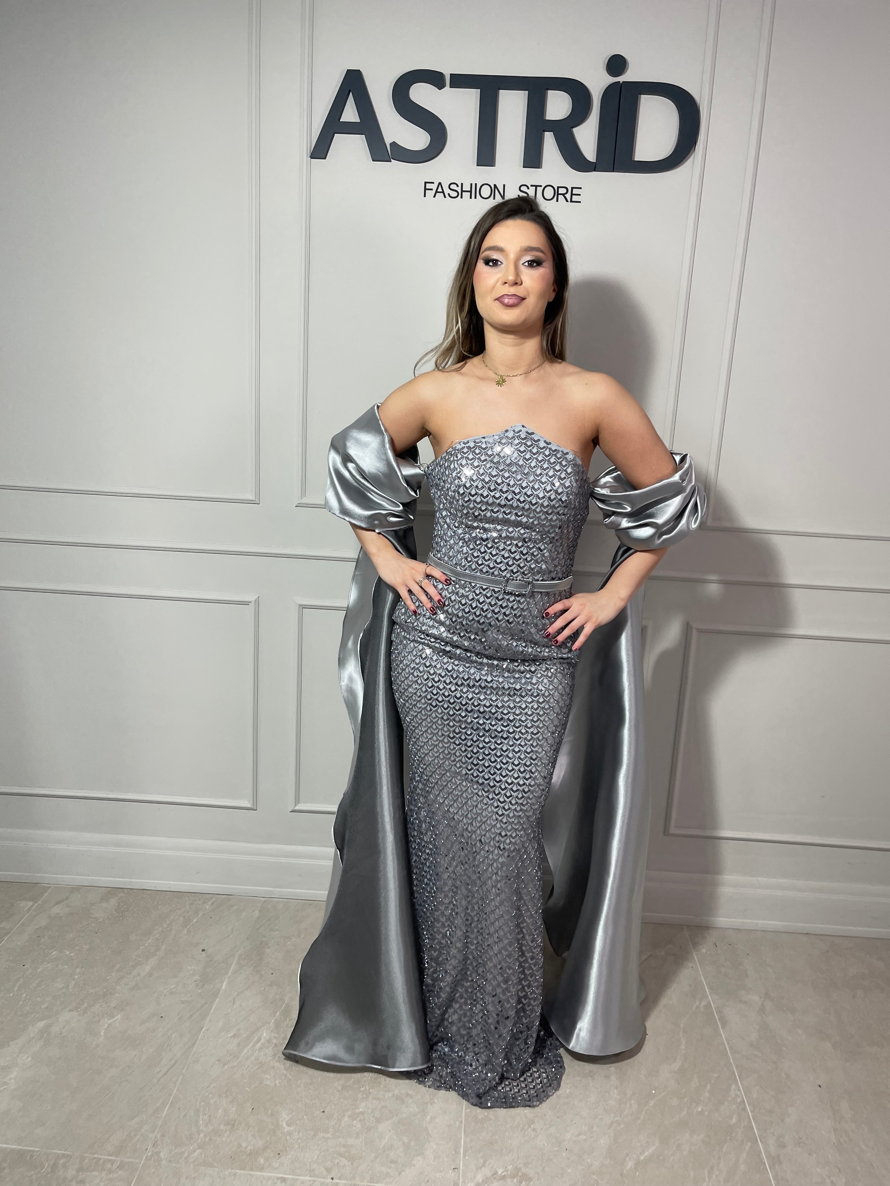 Rochie Gloria lungă cu paiete și mâneci fluture