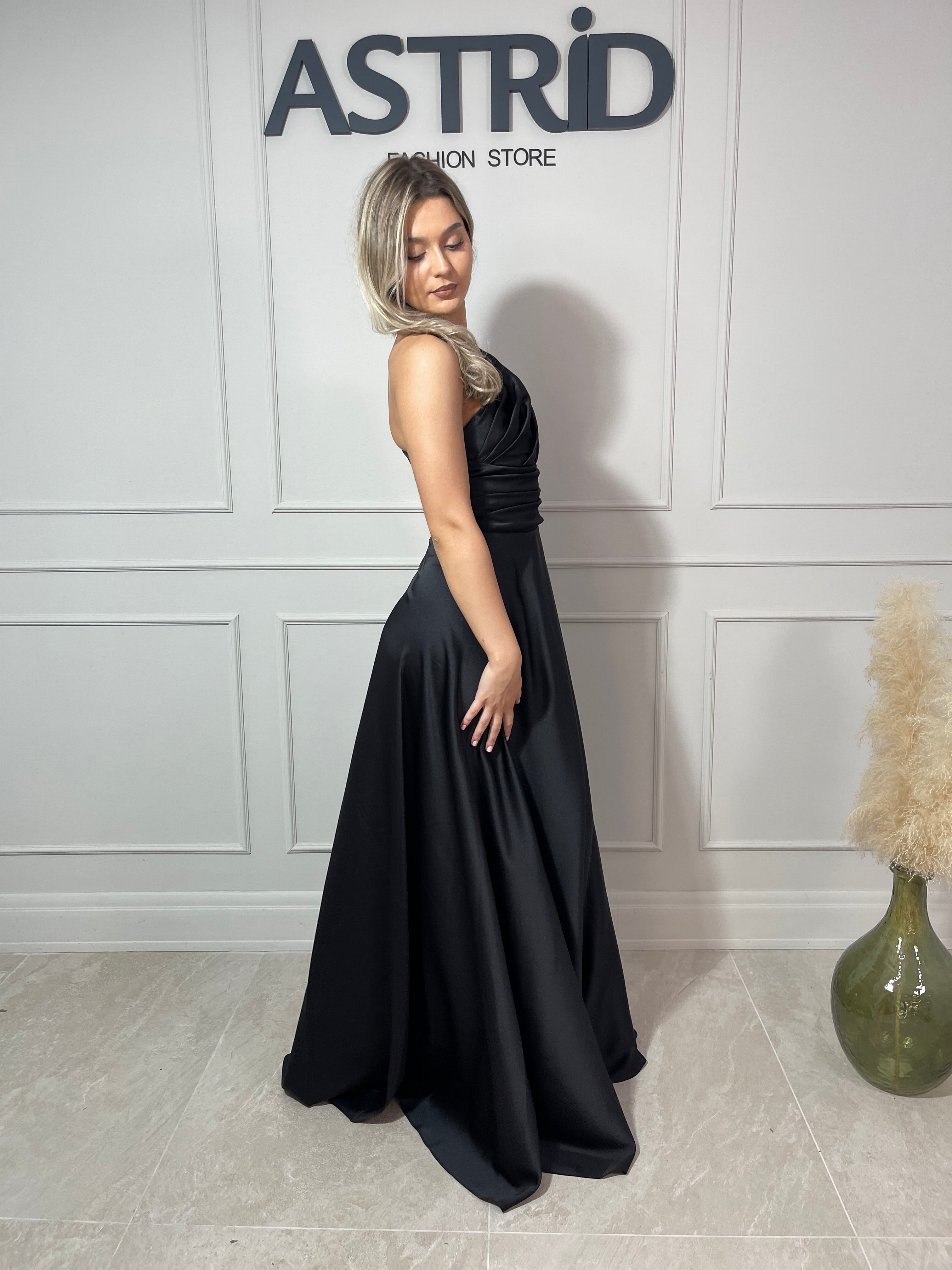 Rochie Jasmin lungă din satin pe un umăr falduri la bust și talie