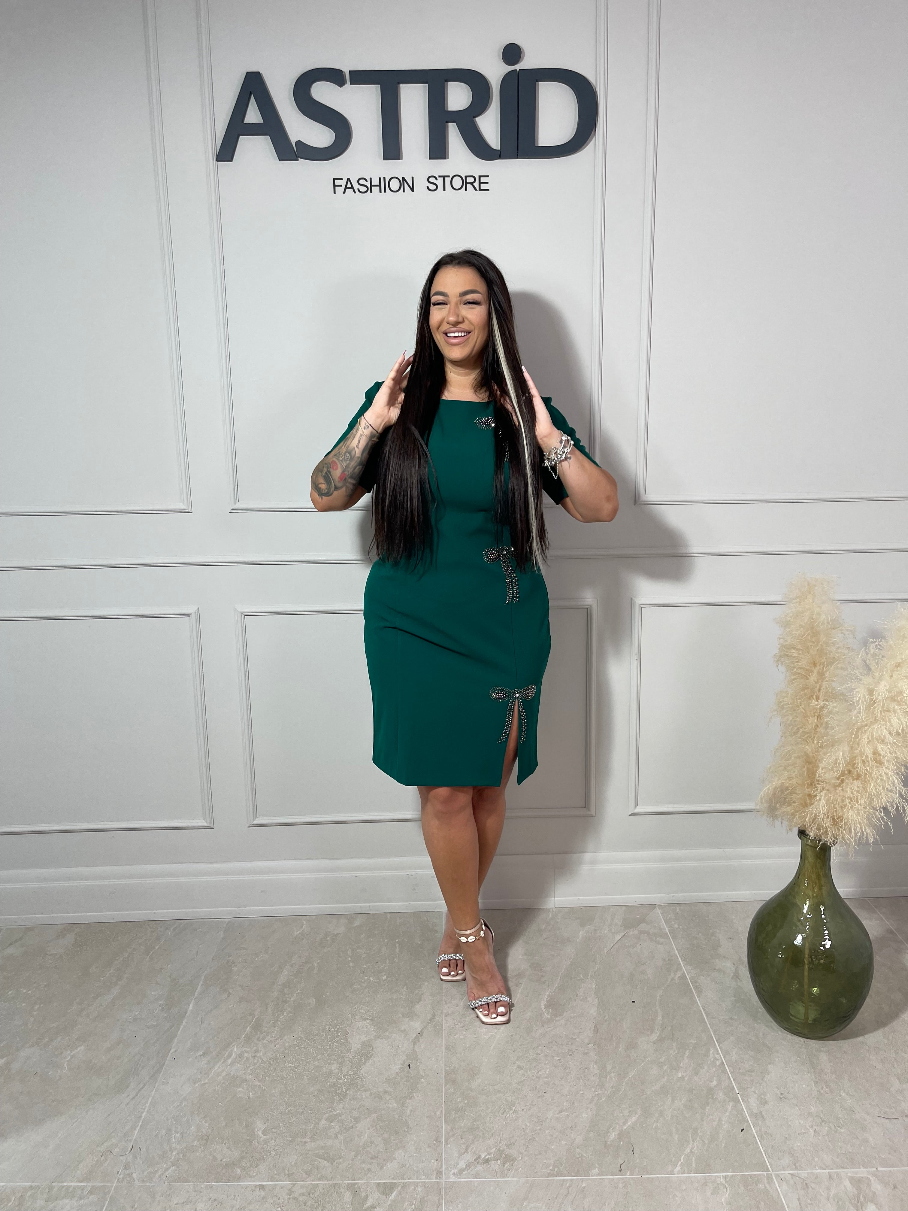 Rochie Katy midi verde cu aplicații fundițe din pietre