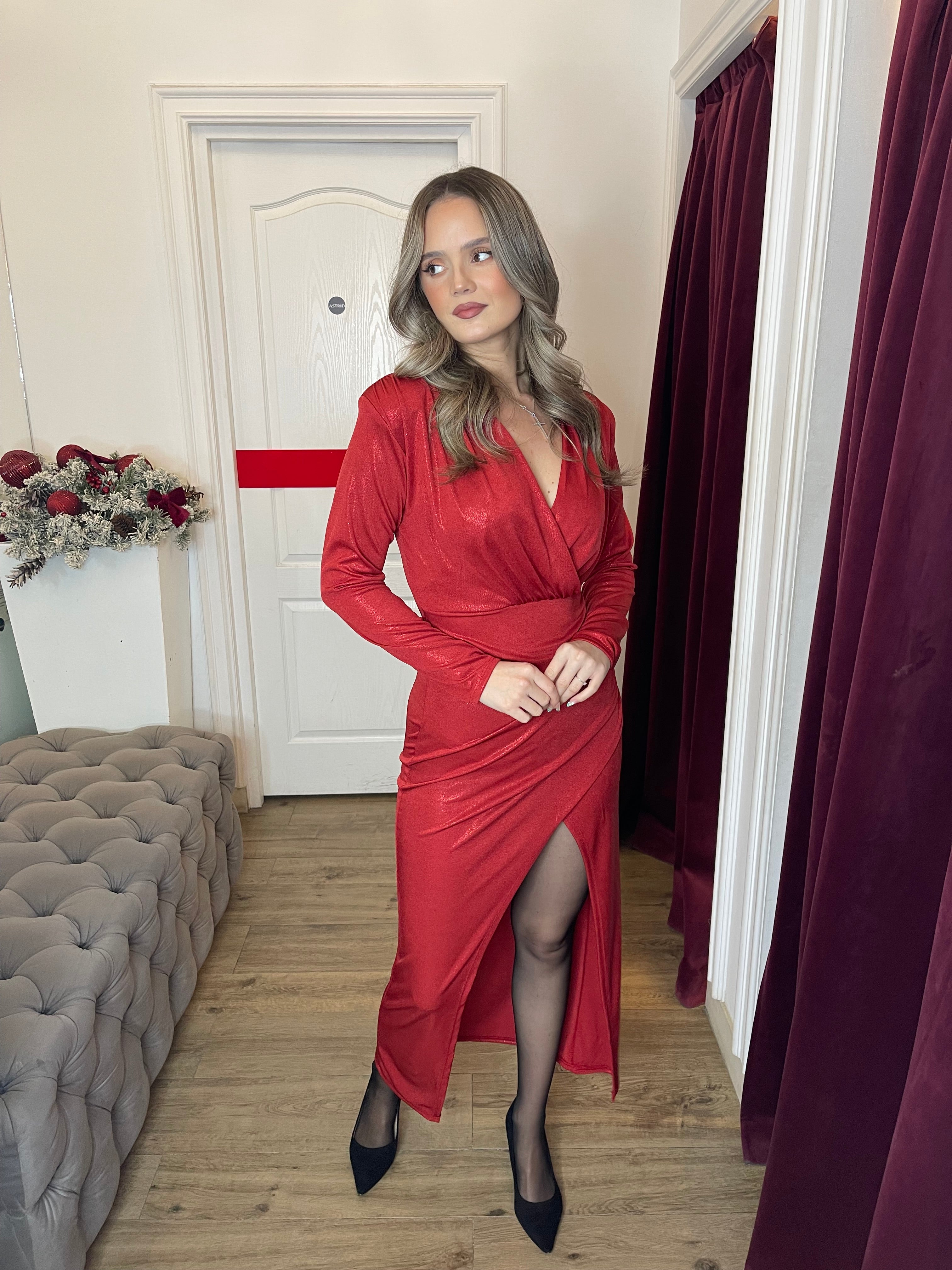 Rochie Anais midi petrecută cu crăpătură pe picior și mânecă lungă