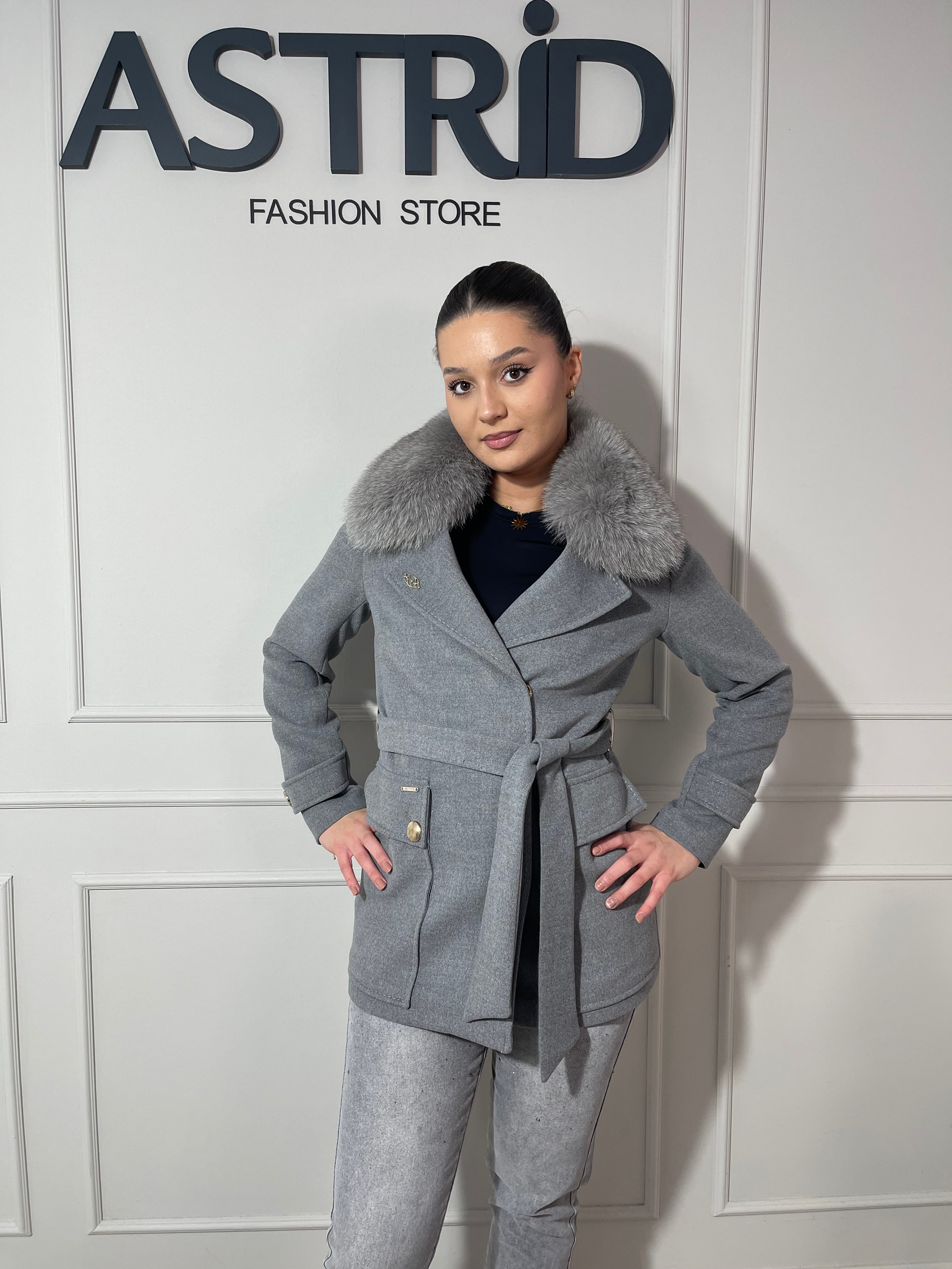 Palton Diandra scurtă din cașmir cu blană naturală și cordon în talie