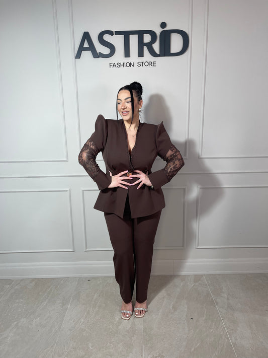 Compleu Gina sacou cu mânecă din dantelă și umeri bufanți