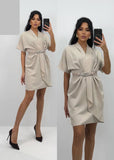 Rochie Lidia scurtă din satin cu falduri în talie și curea cu pietre