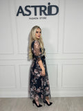 Rochie Patri midi, din voal cu imprimeu floral, cu croiala vaporoasă.