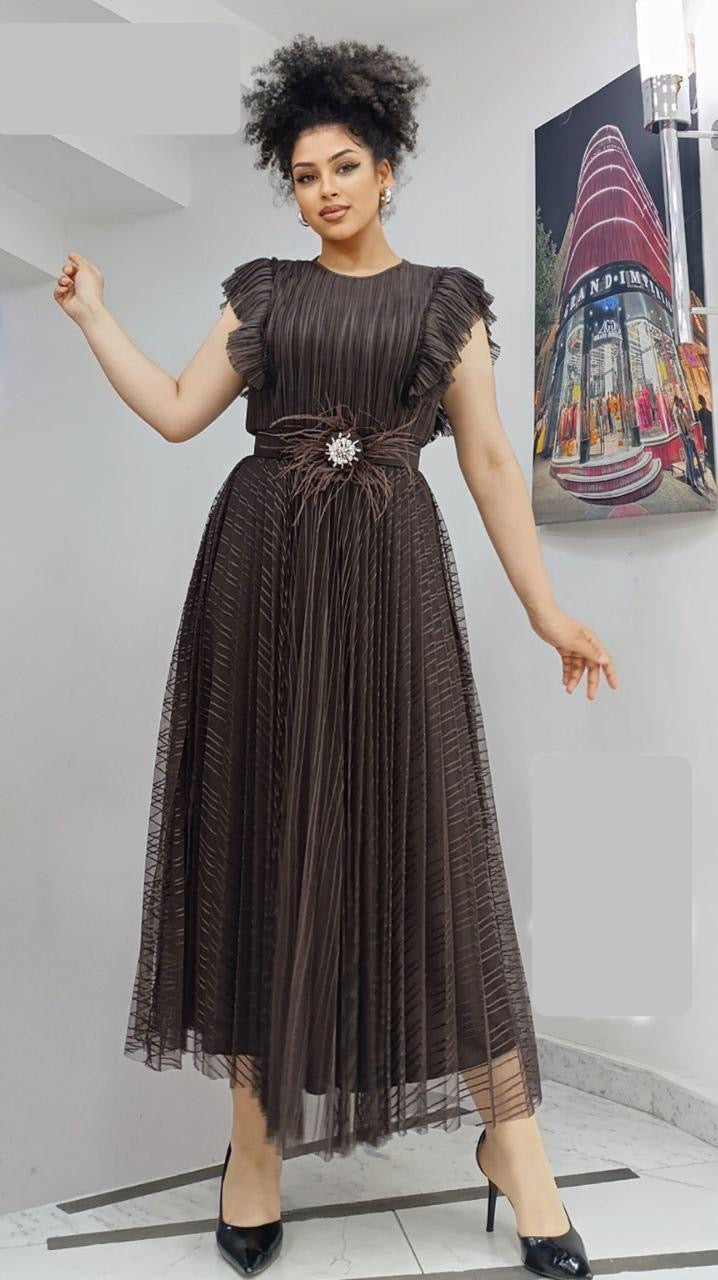 Rochie More midi plisată din tiul curea în talie și volanase la umeri