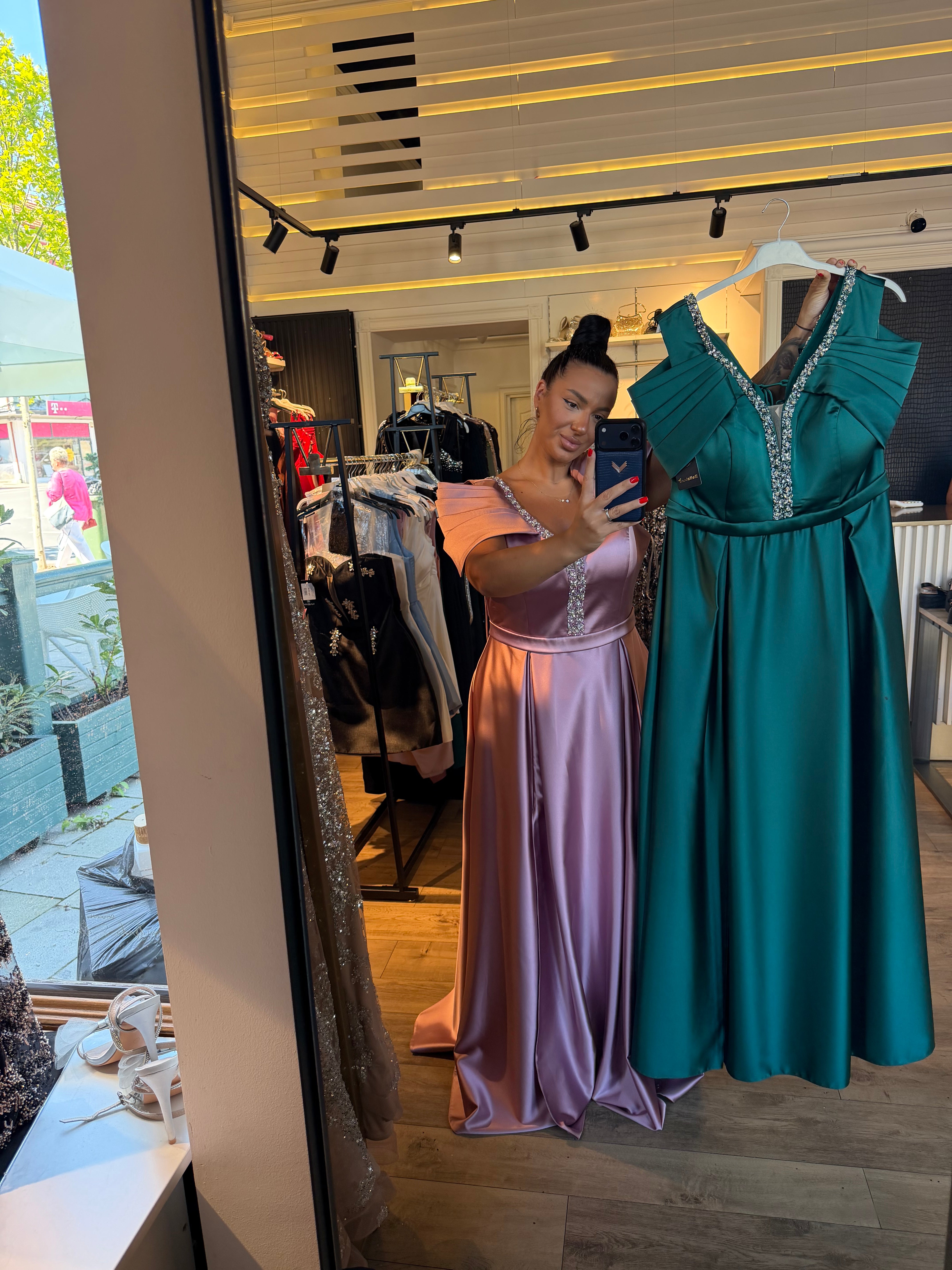 Rochie Malaga lunga din tafta satinata cu umeri tip barcuta