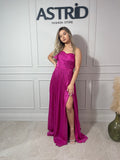 Rochie Ella lungă din voal plisată pe un umăr accesorizata cu flori