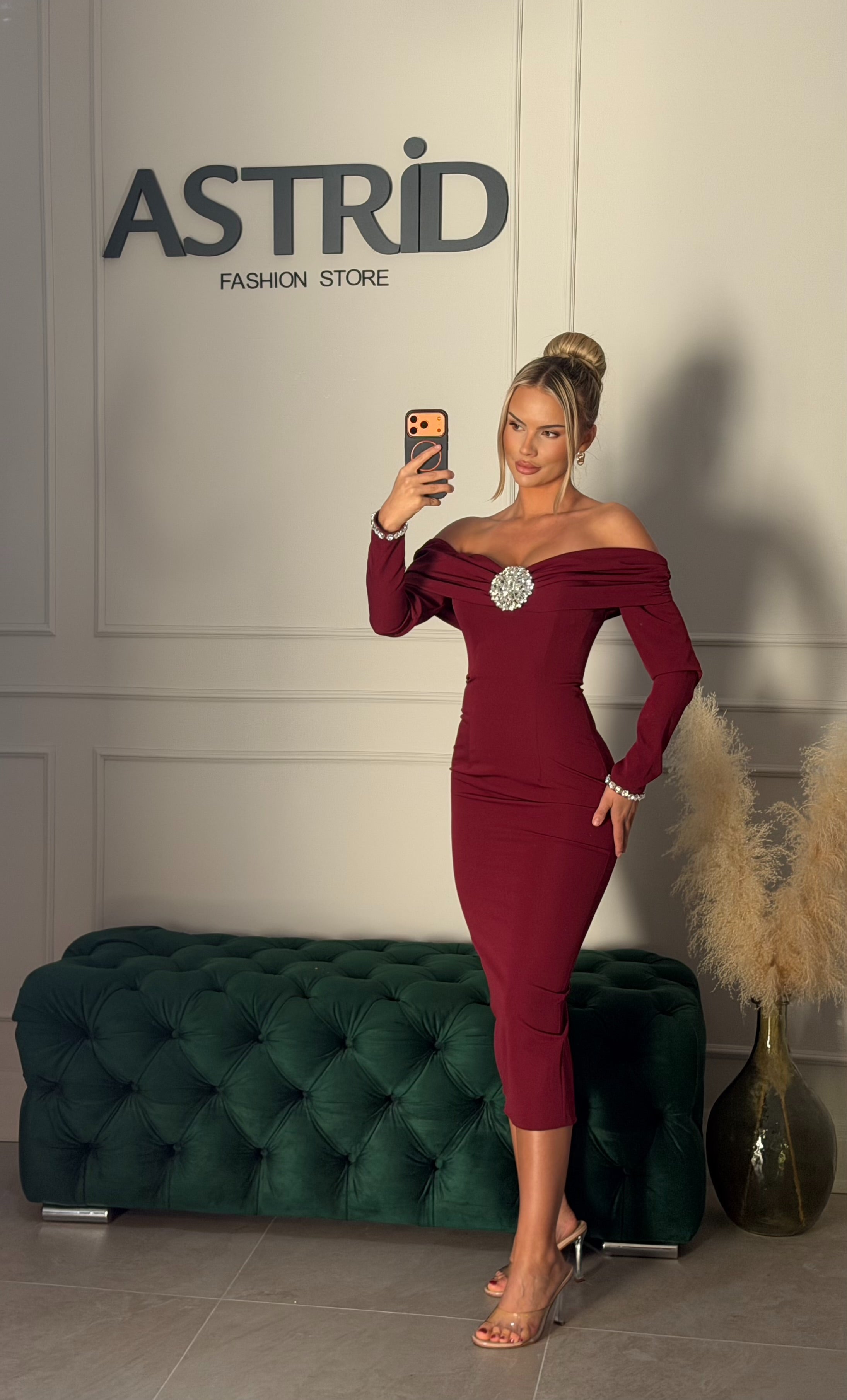Rochie Dalma midi cu maneci tip barcuta si brosa la bust