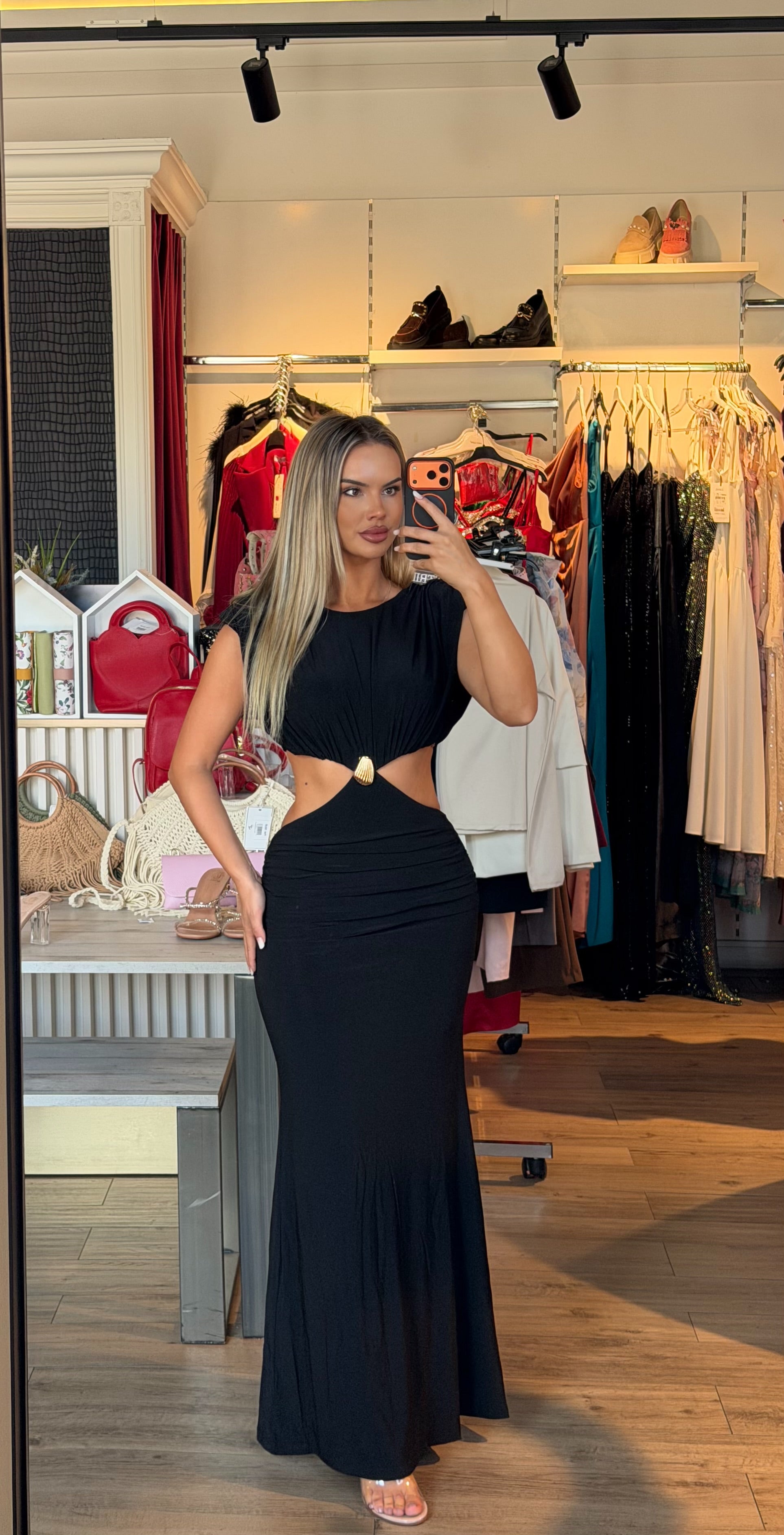 Rochie Aleina lunga cu decupaj lateral si accesoriu auriu in talie