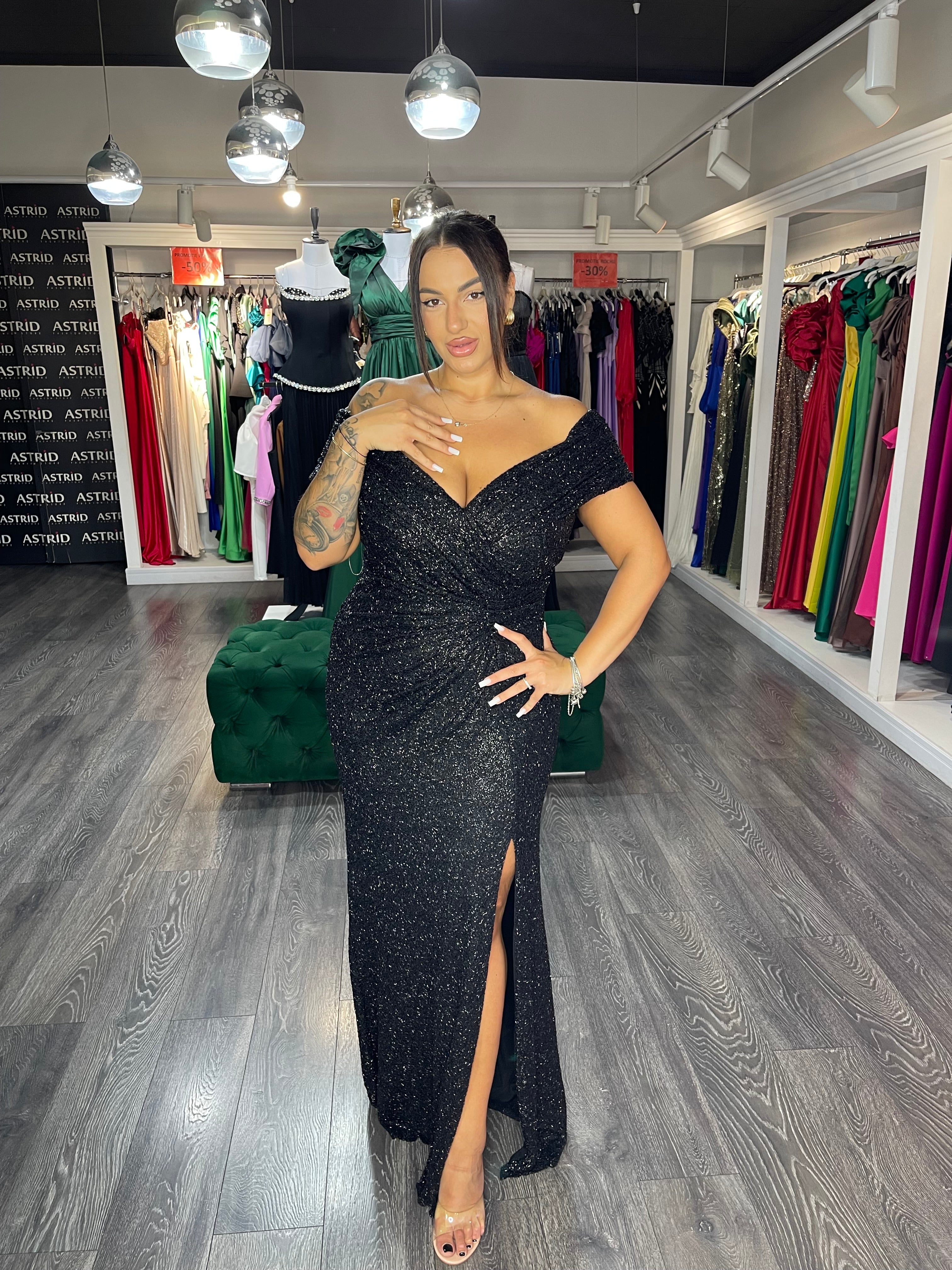 Rochie Melanie lungă decolteu tip bărcuță și aplicații mărgeluțe mici