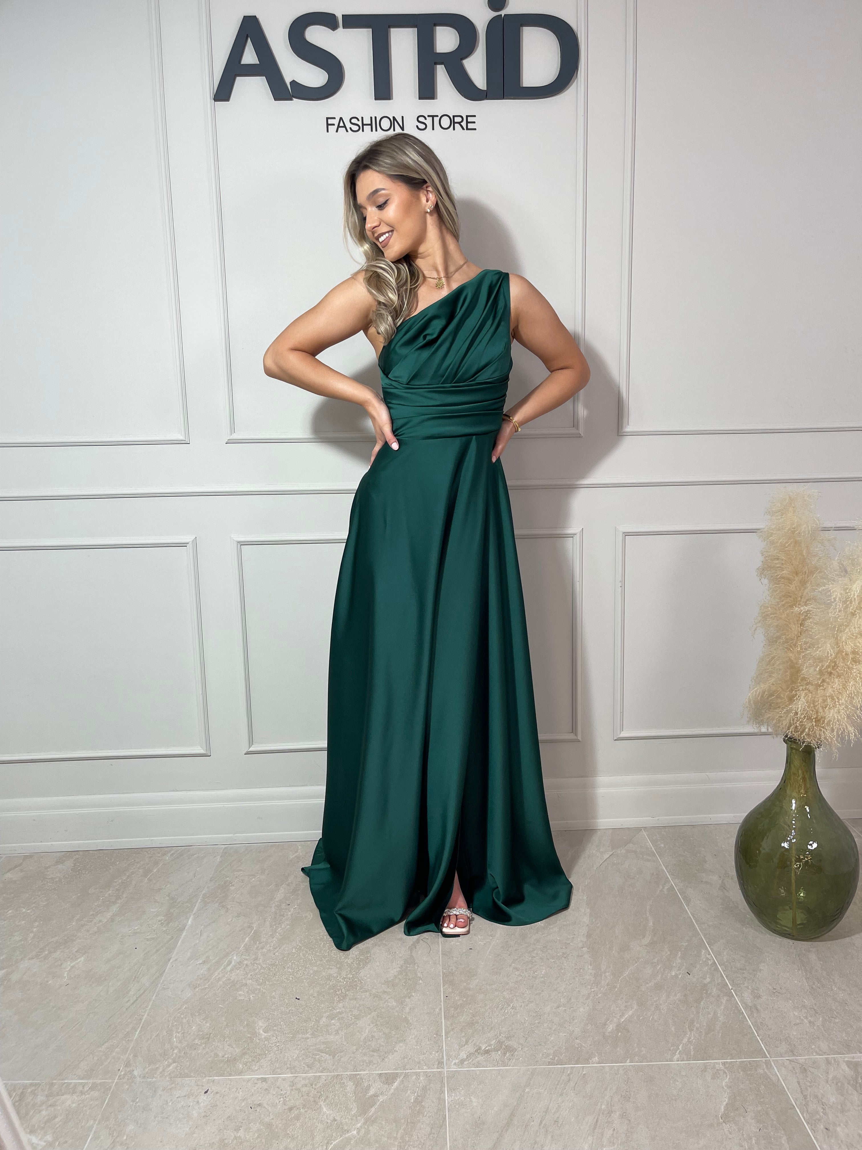 Rochie Jasmin lungă din satin pe un umăr falduri la bust și talie