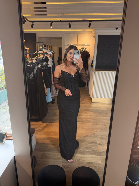 Rochie Dani lunga din dantela cu pietre pe corset si manusi detasabile