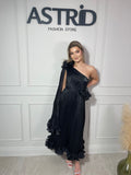 Rochie Ane midi plisată trena pe un umăr aplicații flori