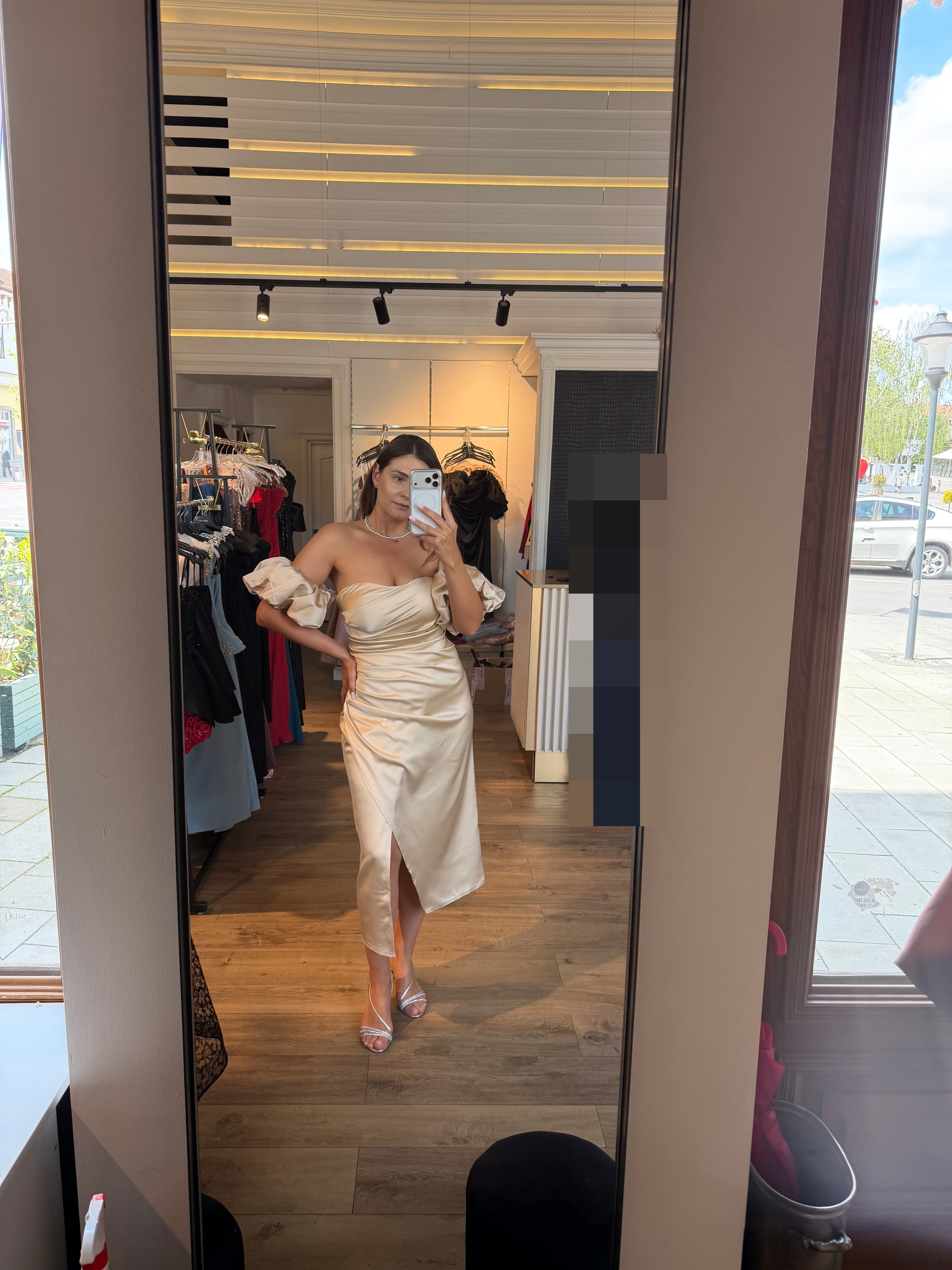 Rochie Amira midi din satin cu falduri in talie si mâneci bufante detașabile