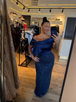 Rochie Greta lunga cu bust satinat si fusta cu aplicatii pietre si perle
