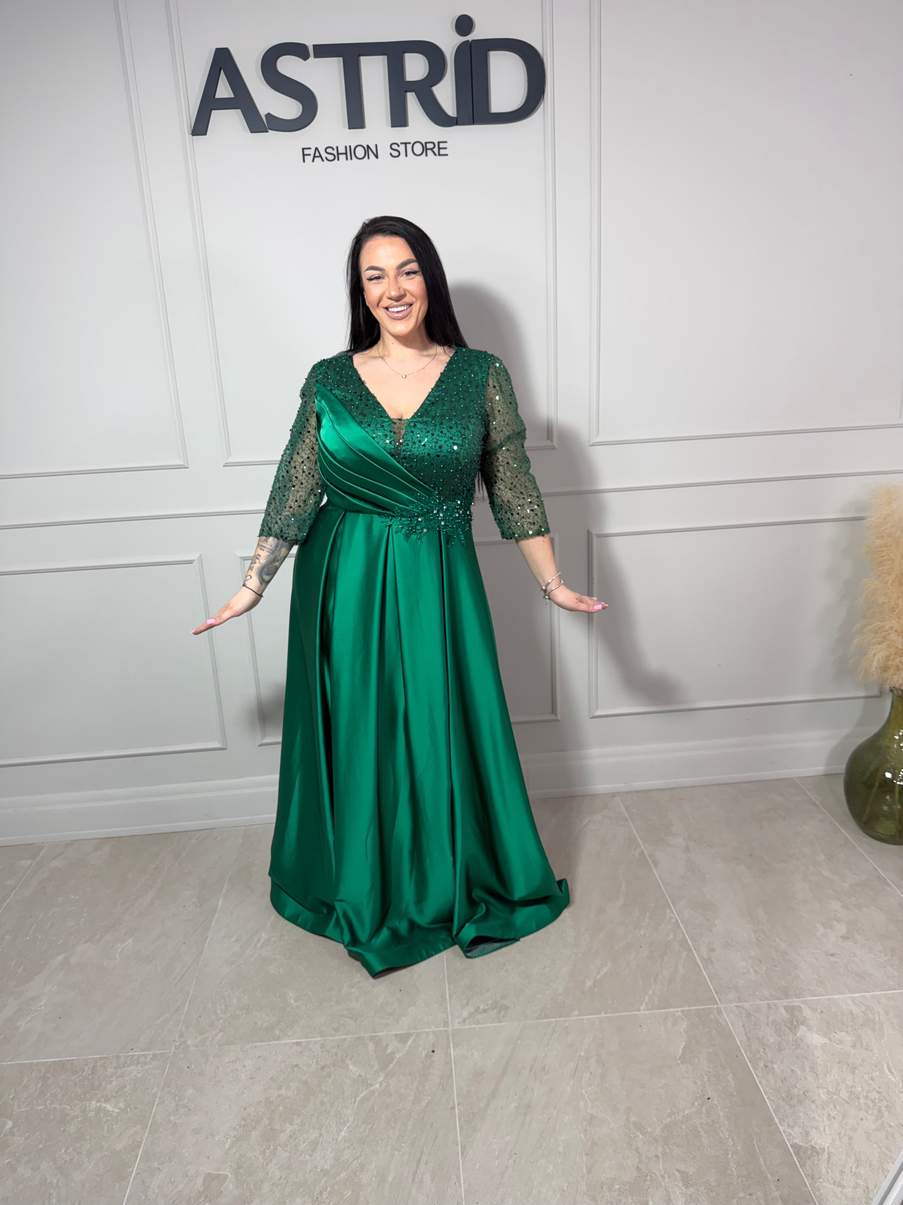 Rochie Helga lungă din satin aplicații paiete și mânecă 3/4