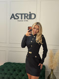 Rochie Karla scurta usorin clos si decorata cu nasturi aurii