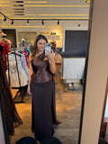 Rochie Clorie lunga maro cu peplum in talie si voal pe umar