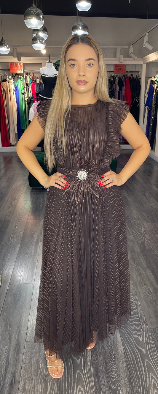 Rochie More midi plisată din tiul curea în talie și volanase la umeri