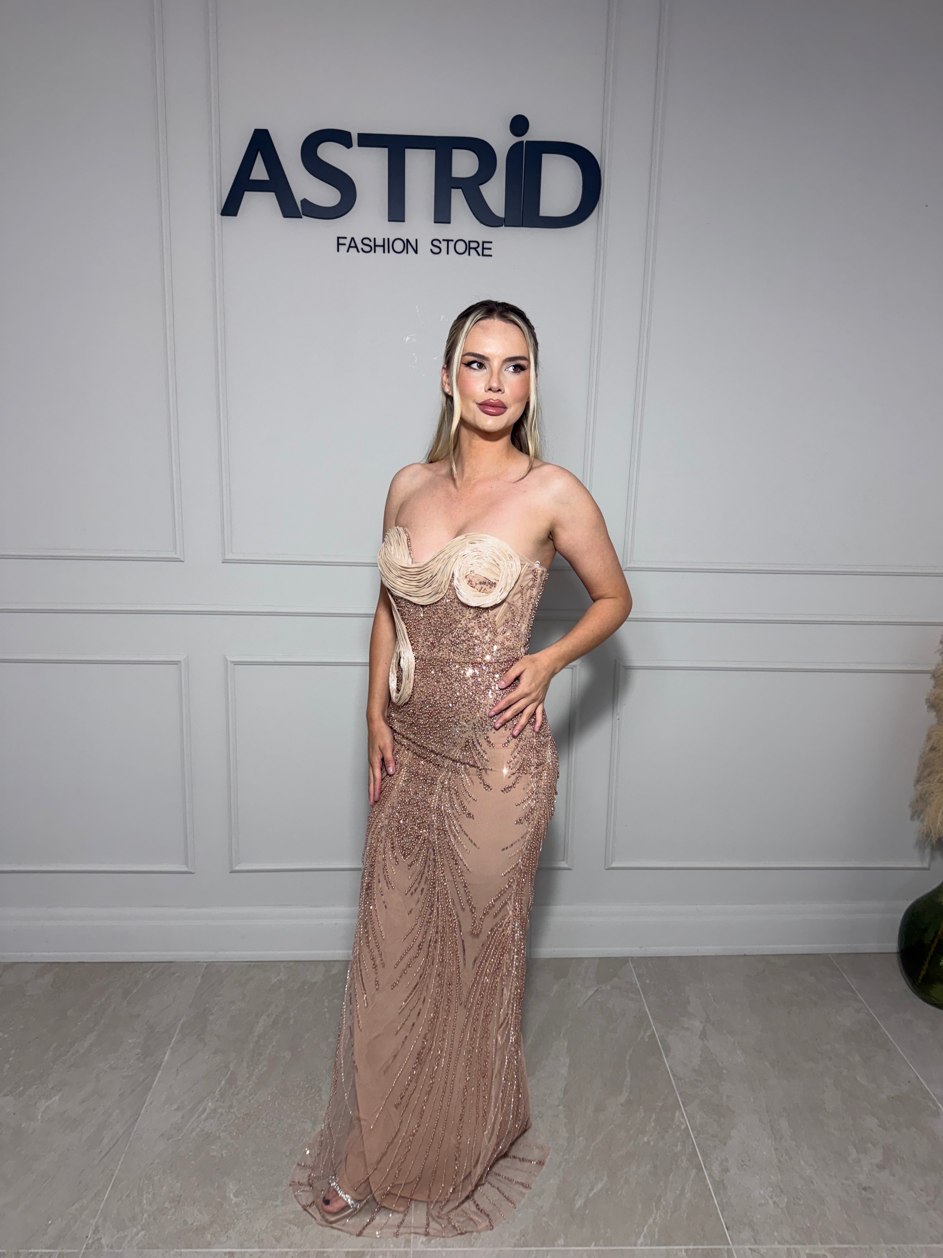 Rochie Pearl lunga din pietre si paiete cu crapatura in spate