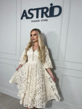 Rochie Karla ivory, elegantă midi, cu croiala lejeră și feminină, cu model floral.