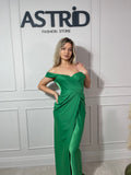 Rochie Afrodita lungă din satin umeri căzuți și falduri în talie