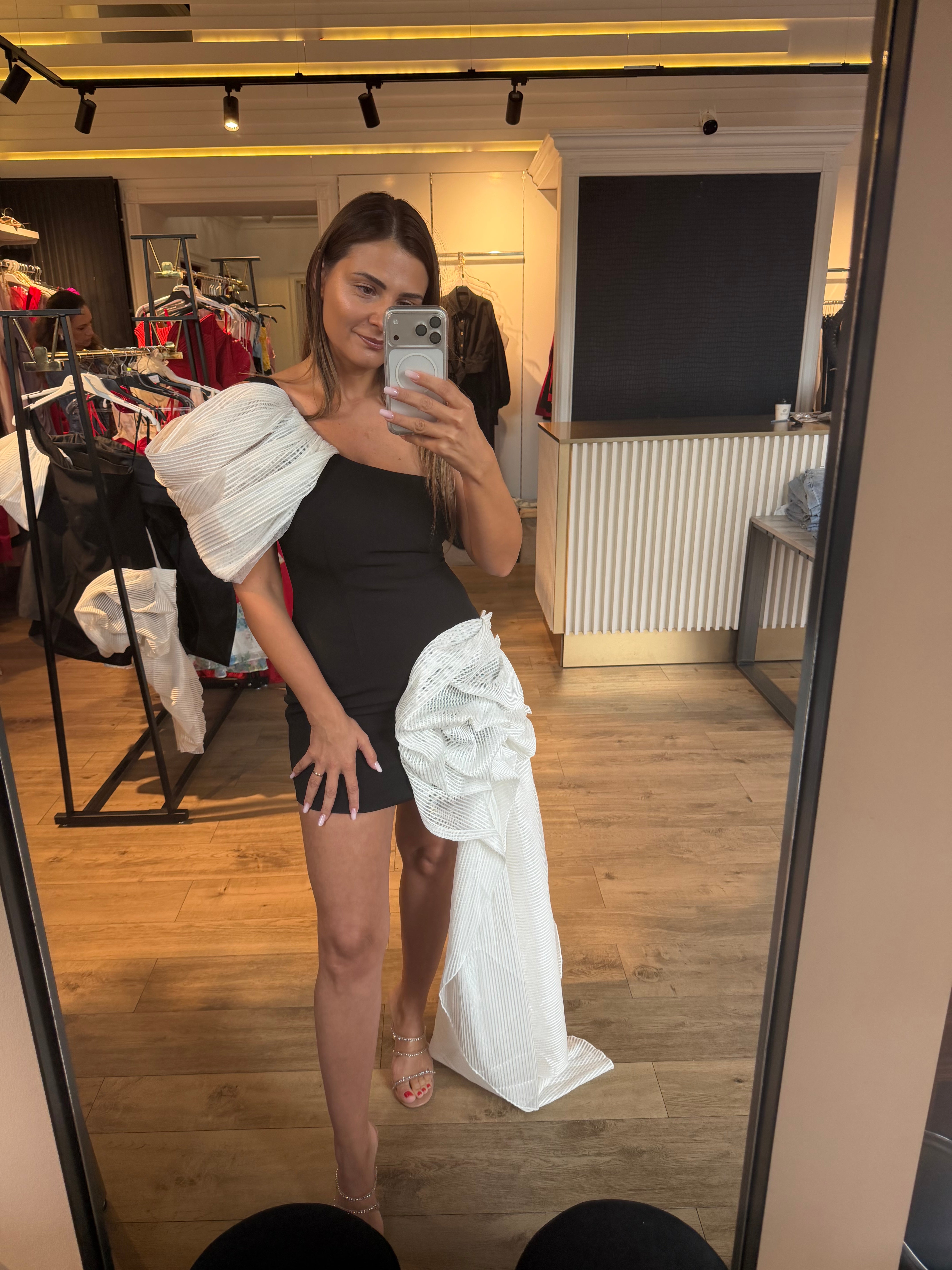 Rochie Alis scurta cu trena laterala