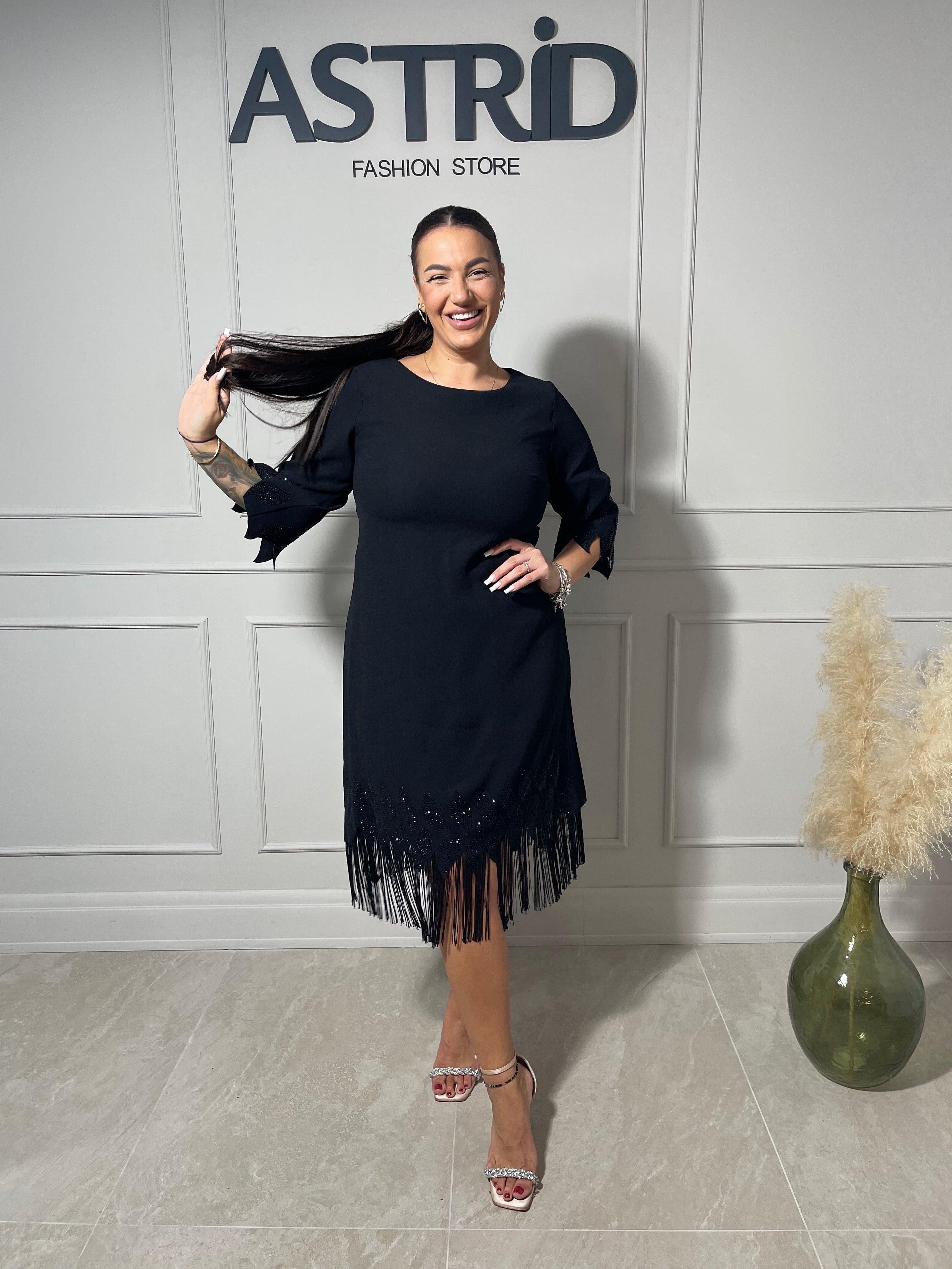 Rochie Aria midi neagră aplicații franjuri și pietre la mânecă