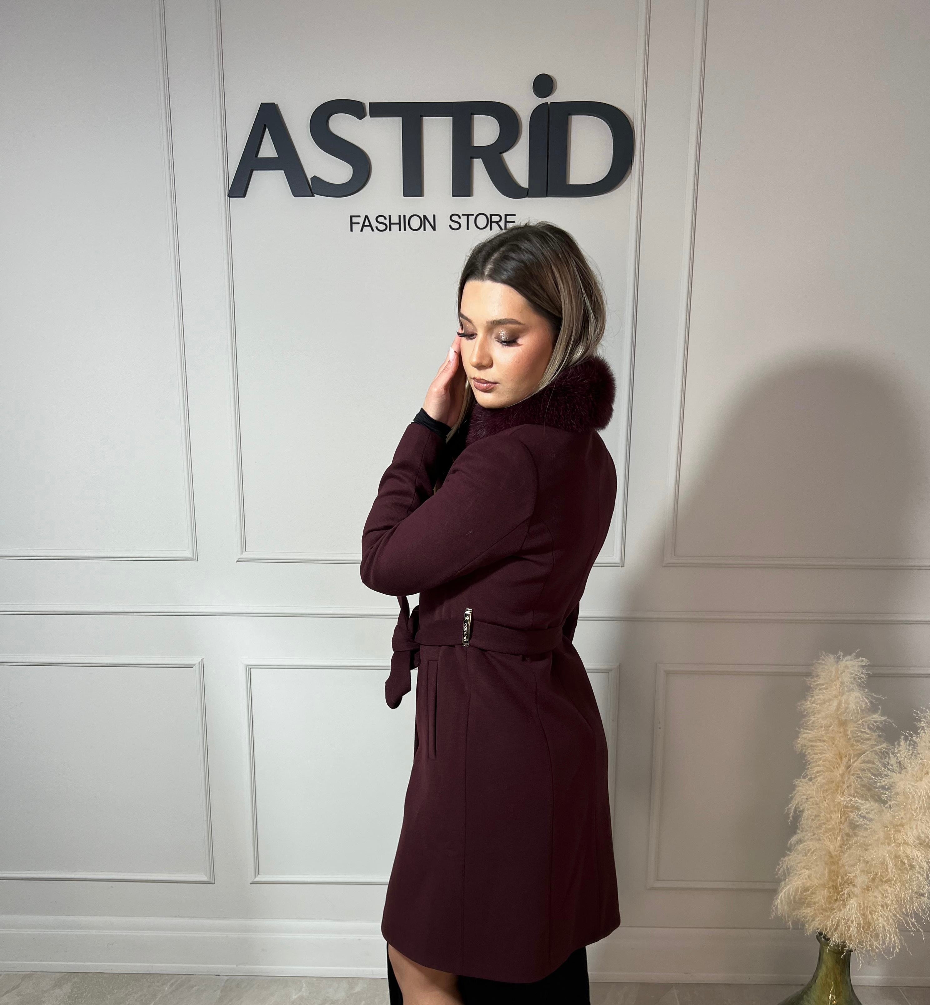 Palton Mira din cașmir cu blană naturală și cordon în talie