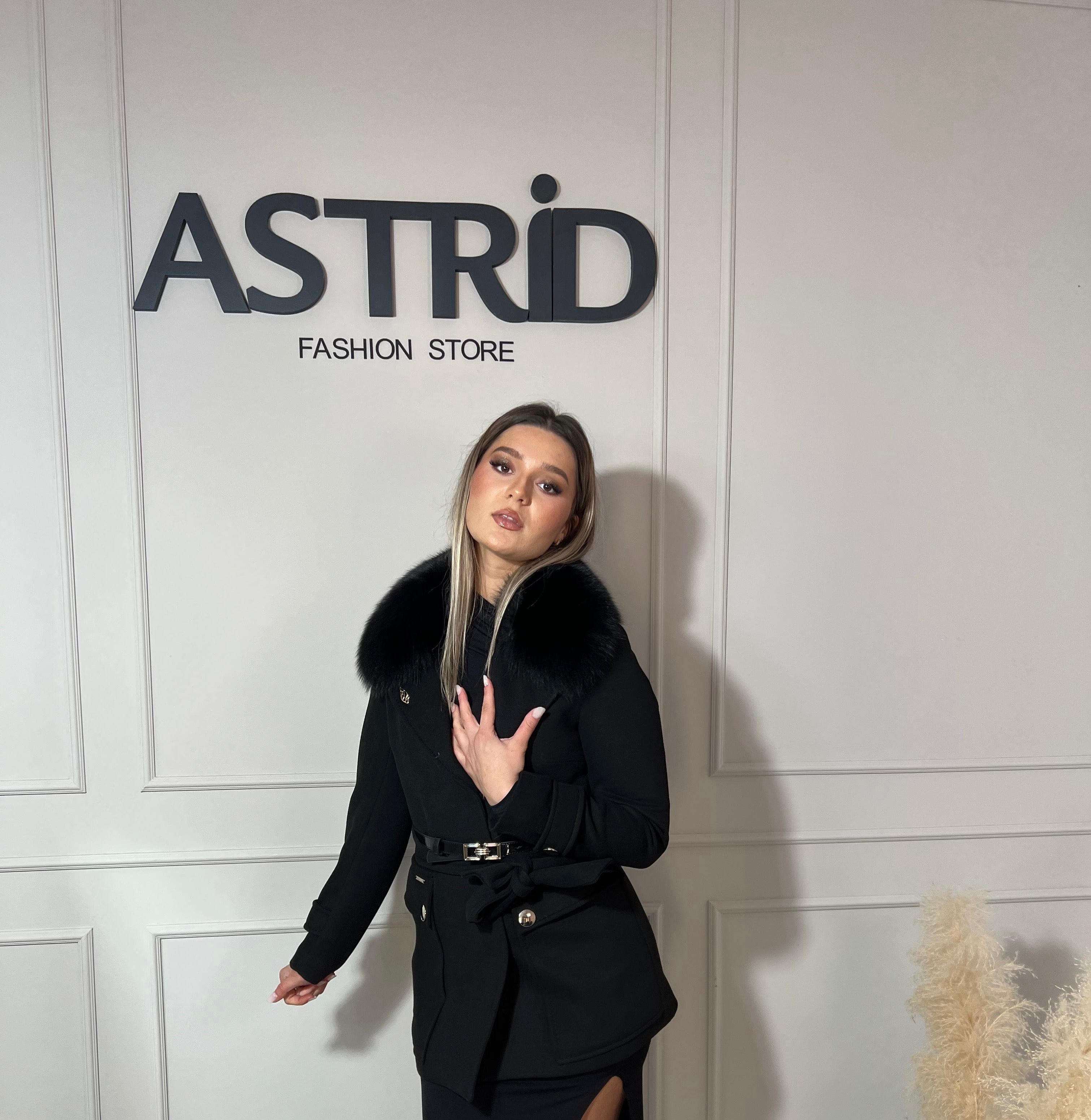 Palton Helga scurt din casmir cu blană naturală