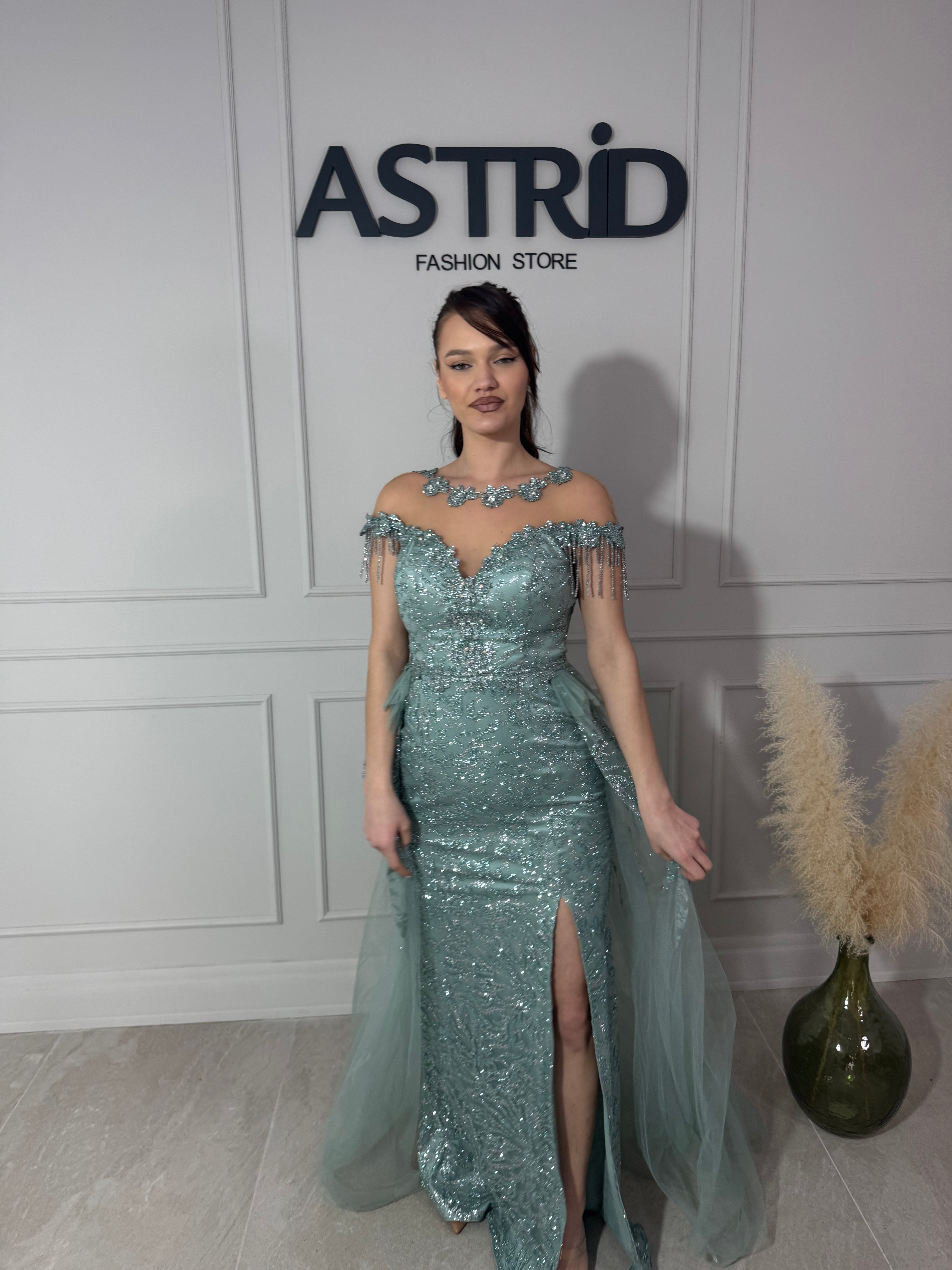 Rochie Hannah lungă aplicații pietre sclipici trenă din tiul și crăpătură pe picior