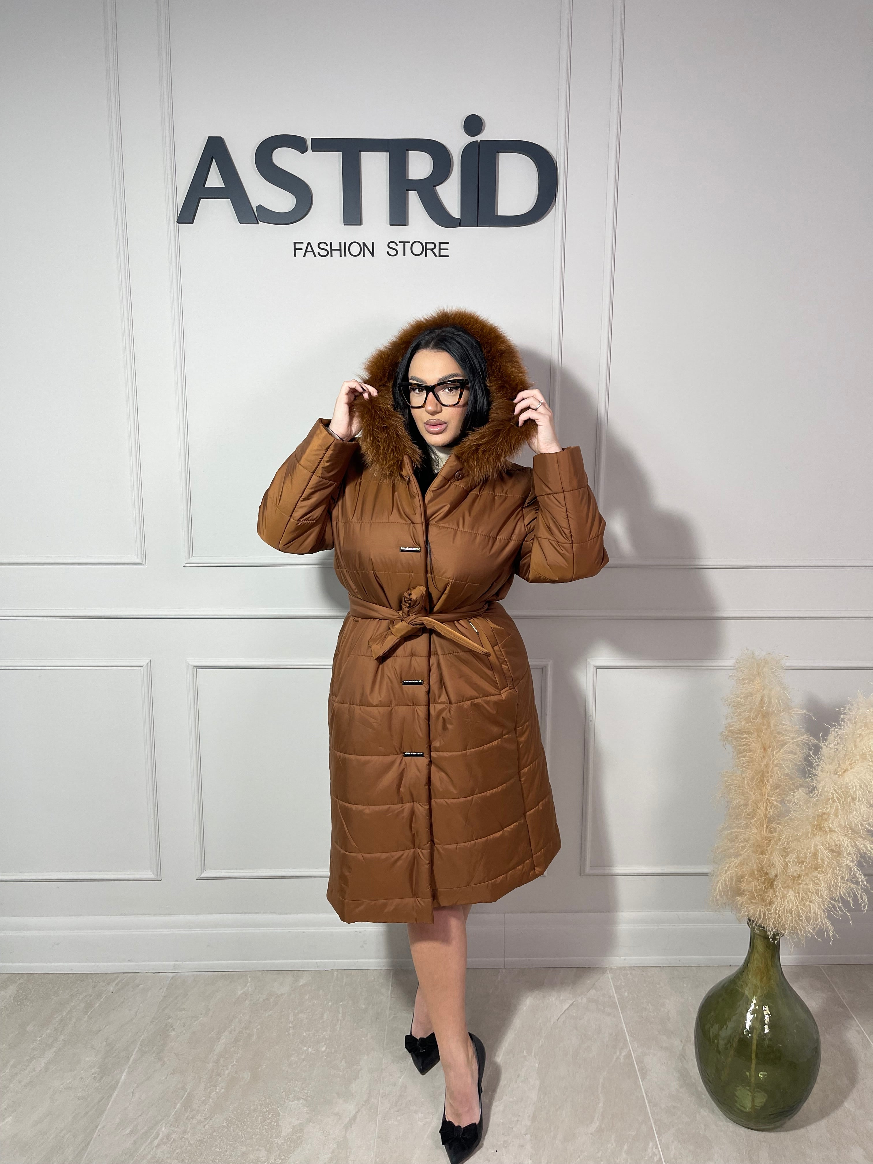 Geaca Zoe pungă maro cu glugă și cordon în talie