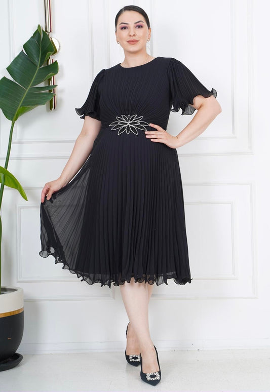 Rochie Denise midi plisată cu accesoriu pietre în talie