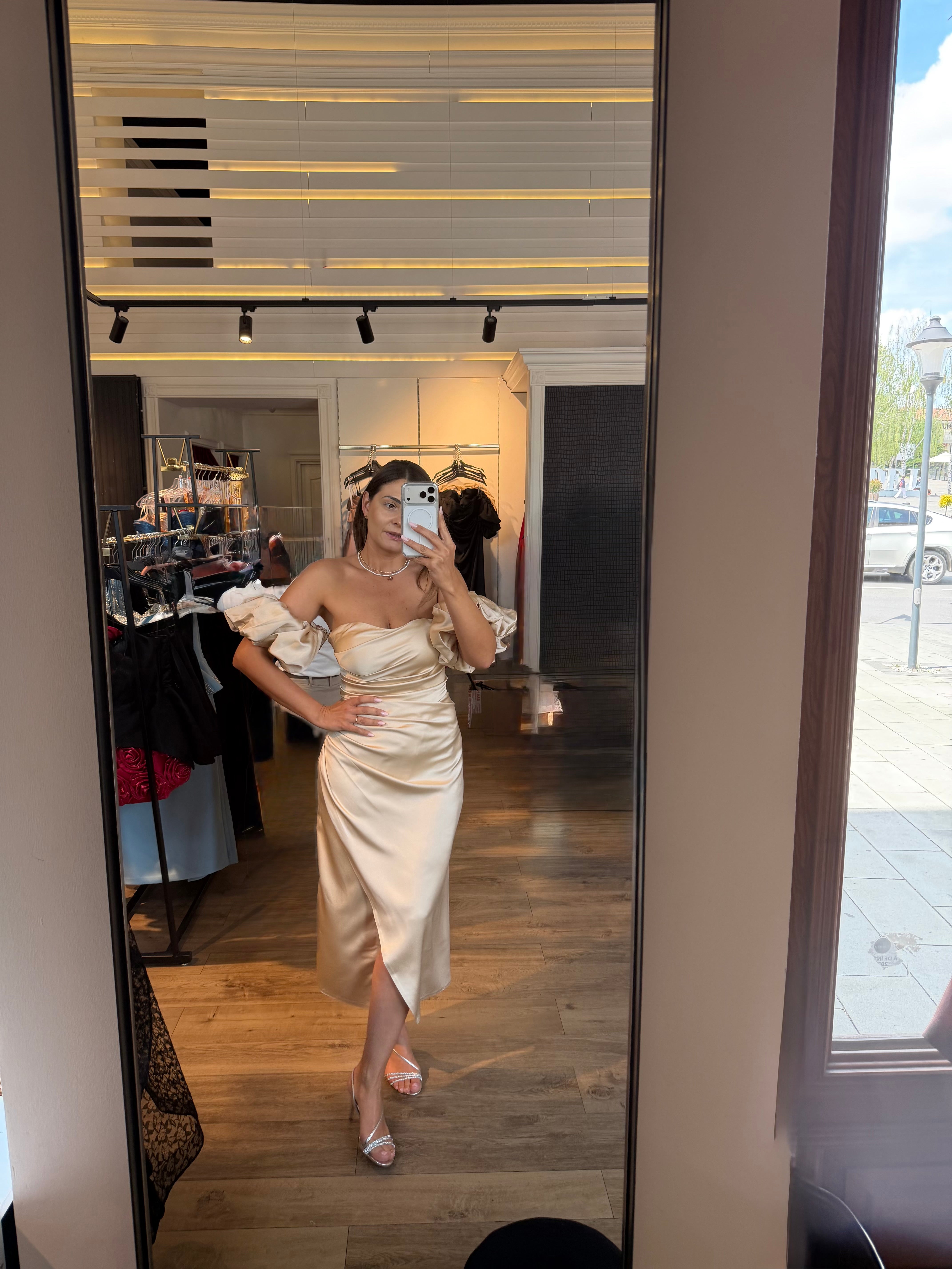 Rochie Amira midi din satin cu falduri in talie si mâneci bufante detașabile