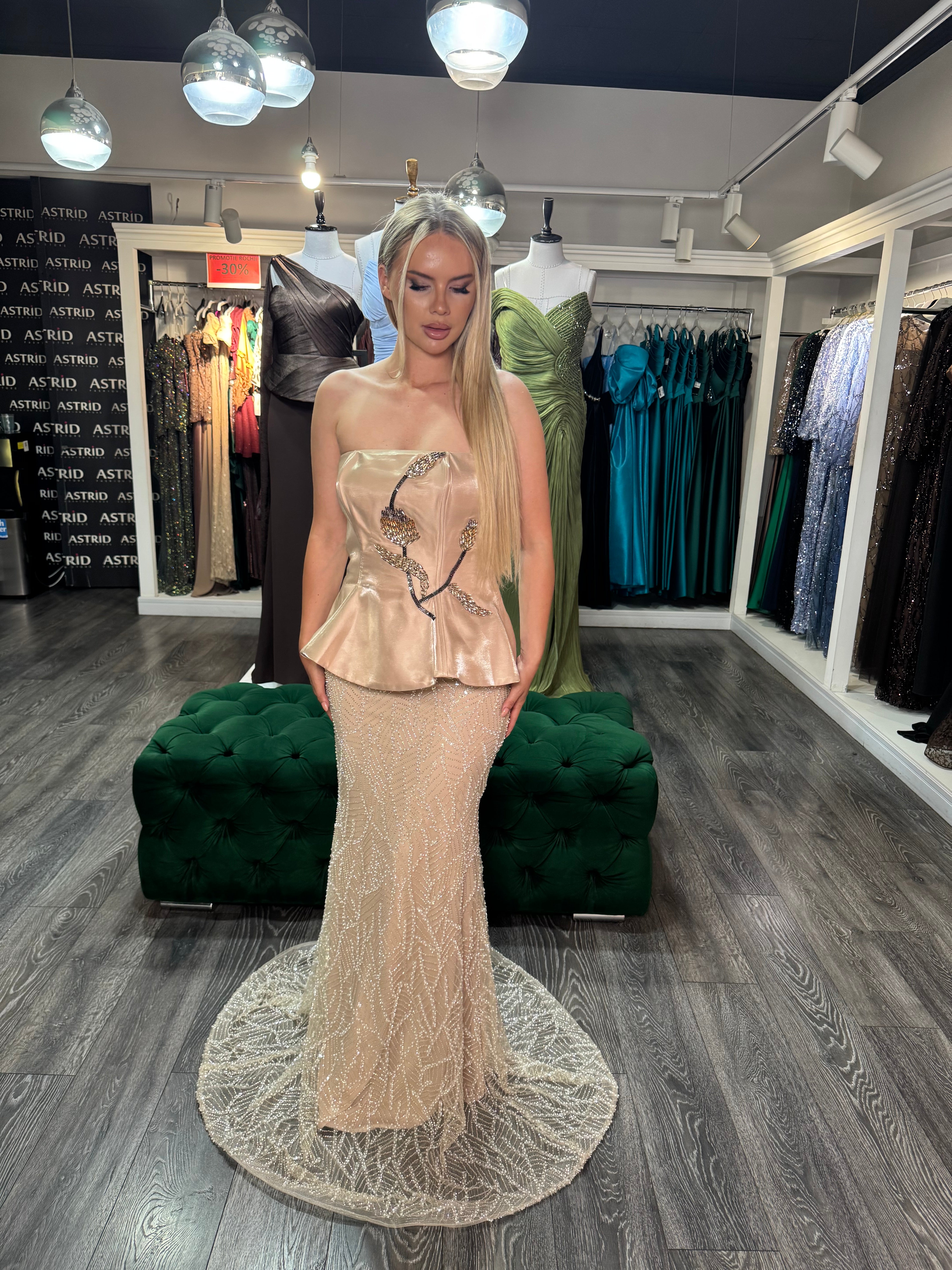 Rochie Goldie lunga auriu cu corset si fusta din pietre si paiete