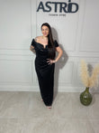 Rochie Selena lungă neagră cu aplicații paiete si decolte tip bărcuță