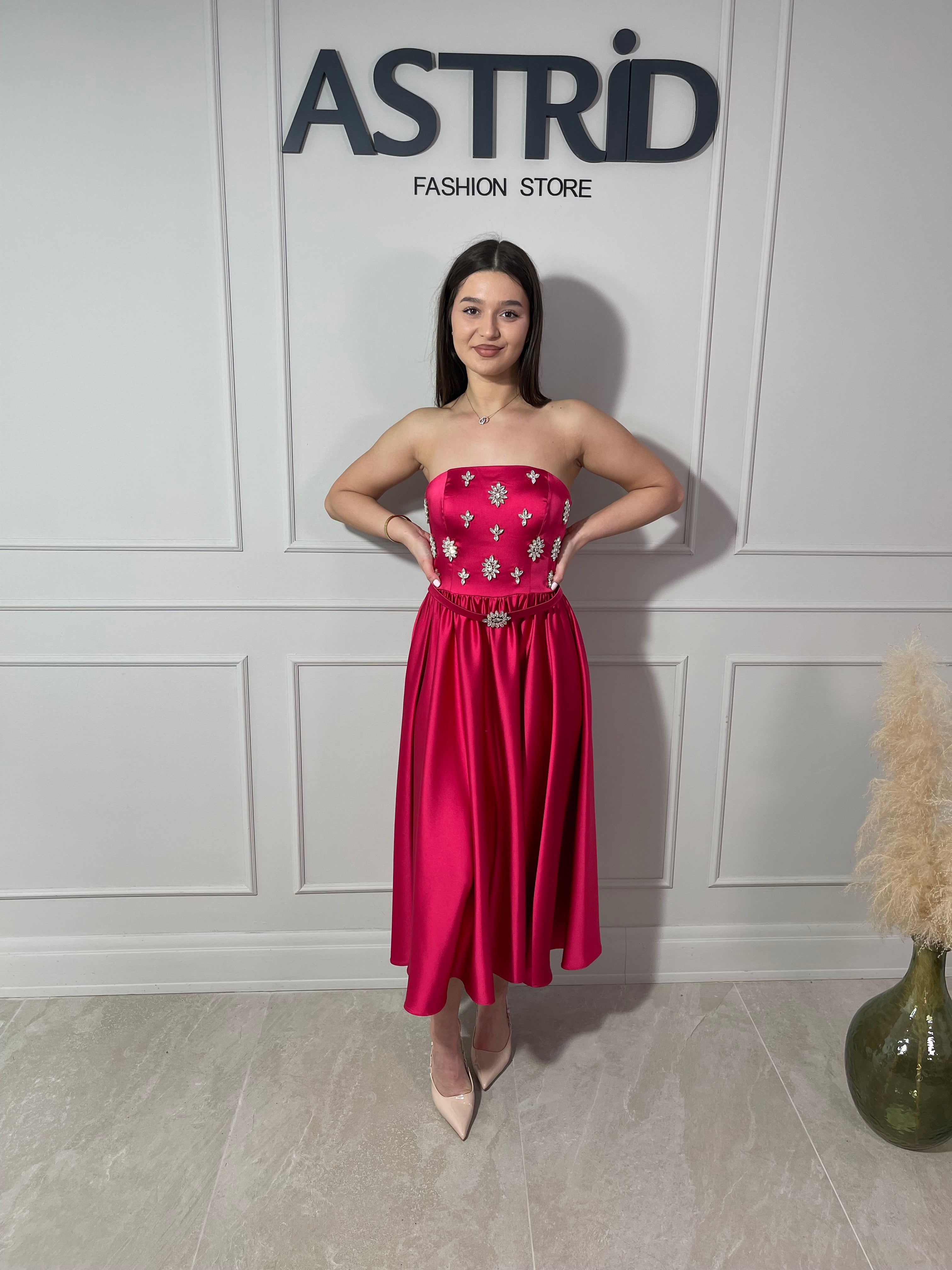 Rochie Pria midi în cloș aplicații pietre și curea în talie